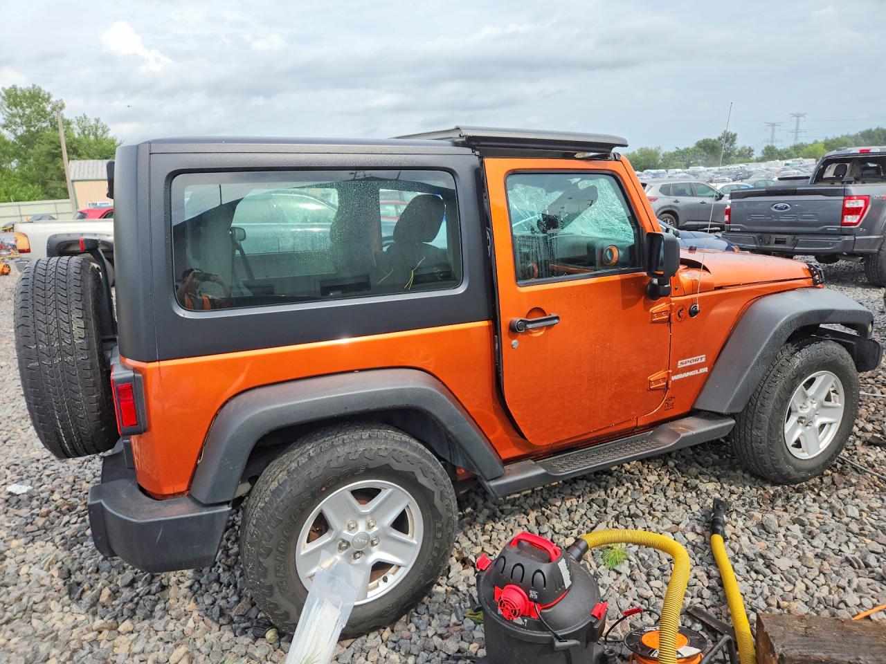 2011 Jeep Wrangler Sport Orange vin: 1J4GA2D10BL625925