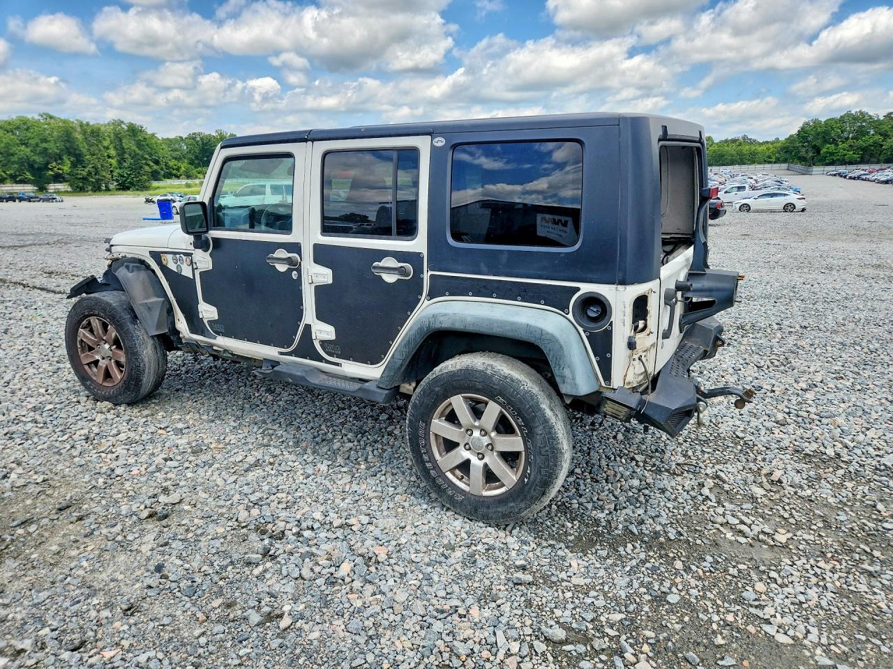 2008 Jeep Wrangler Unlimited X White vin: 1J4GA39108L561456
