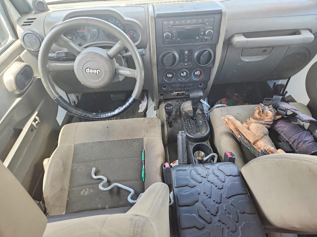2008 Jeep Wrangler Unlimited X White vin: 1J4GA39108L561456