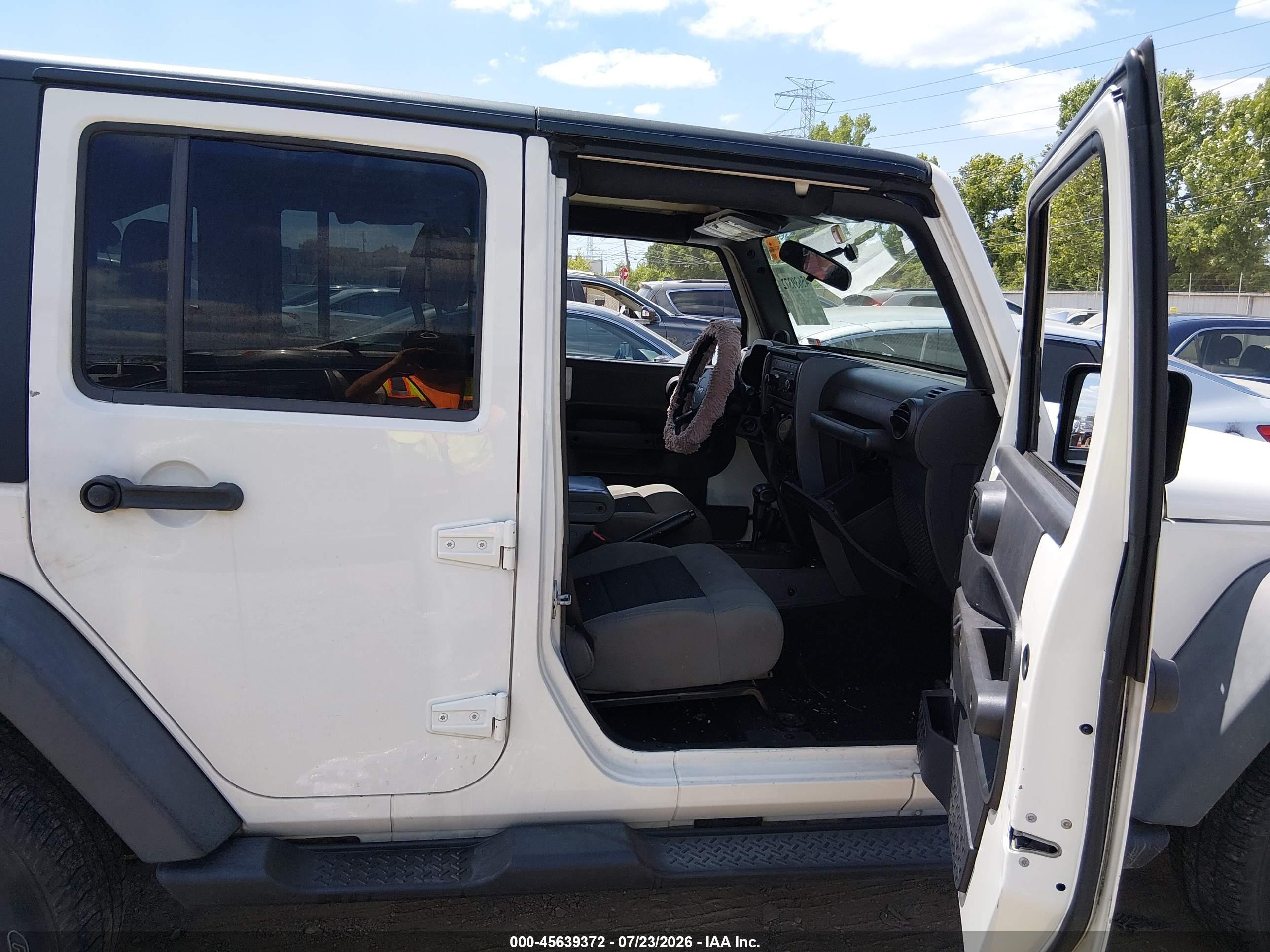 2008 Jeep Wrangler   White vin: 1J4GA39108L571579