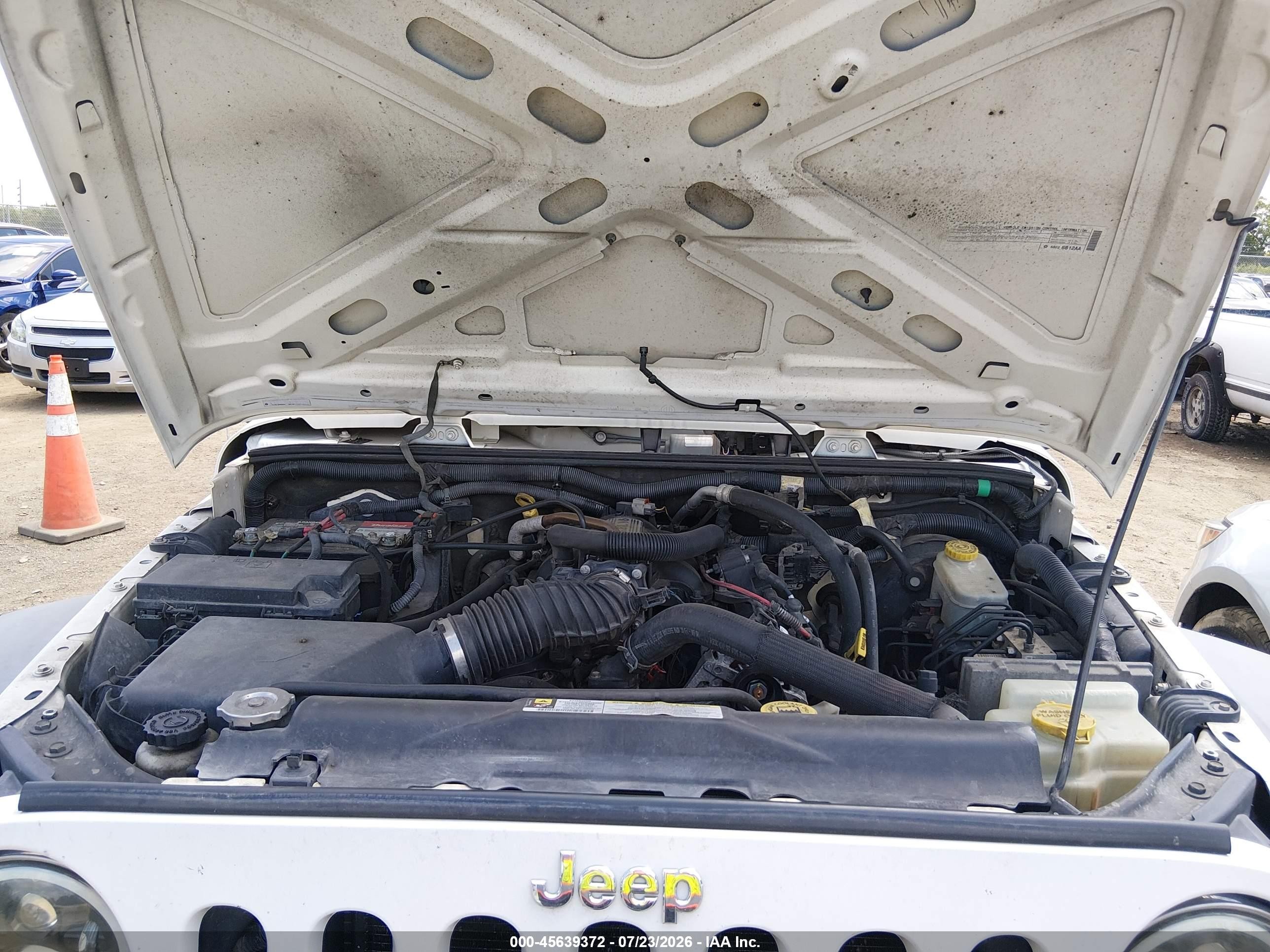 2008 Jeep Wrangler   White vin: 1J4GA39108L571579