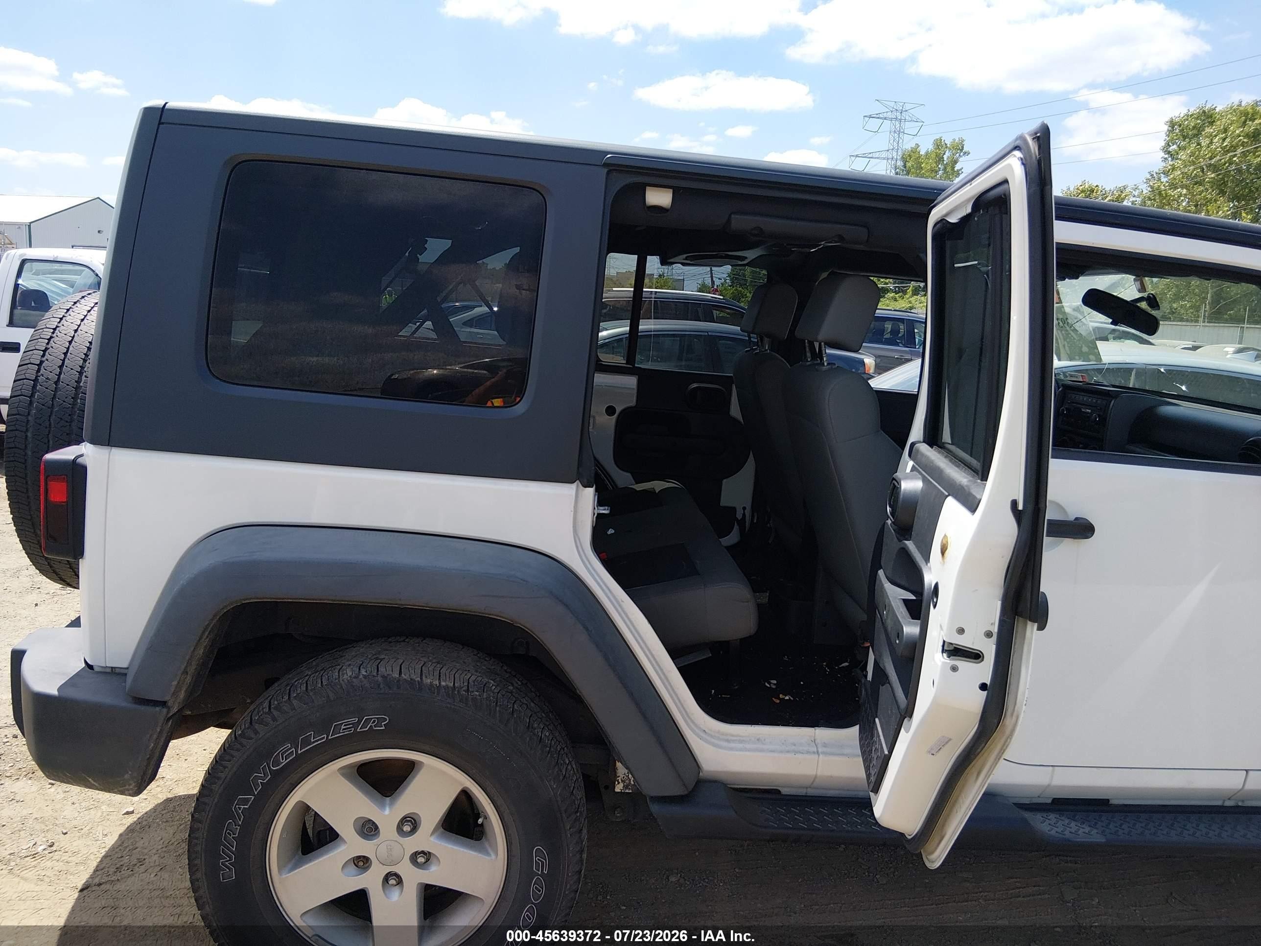 2008 Jeep Wrangler   White vin: 1J4GA39108L571579