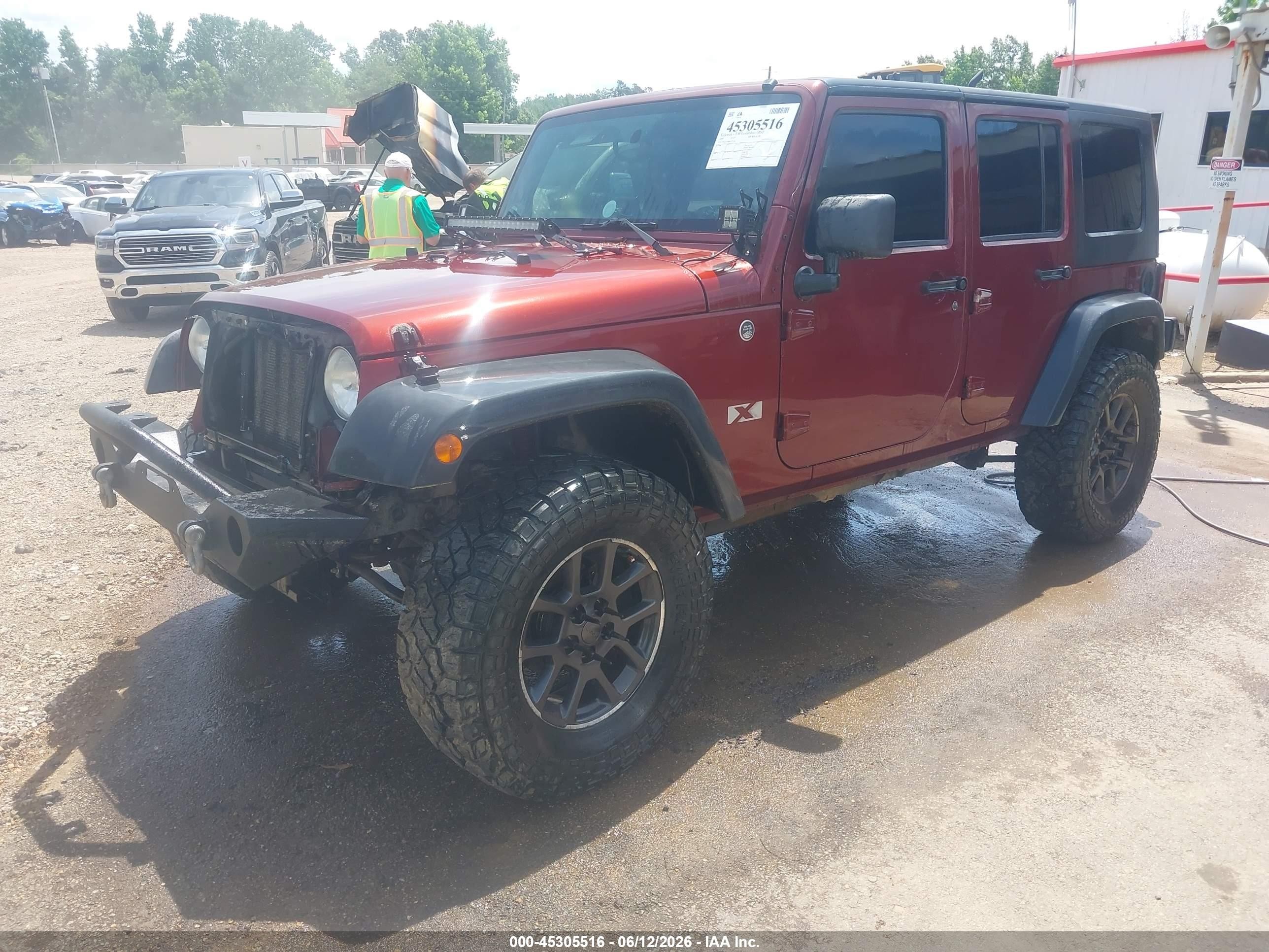 2008 Jeep Wrangler Unlimited X Бордовый vin: 1J4GA39108L585286