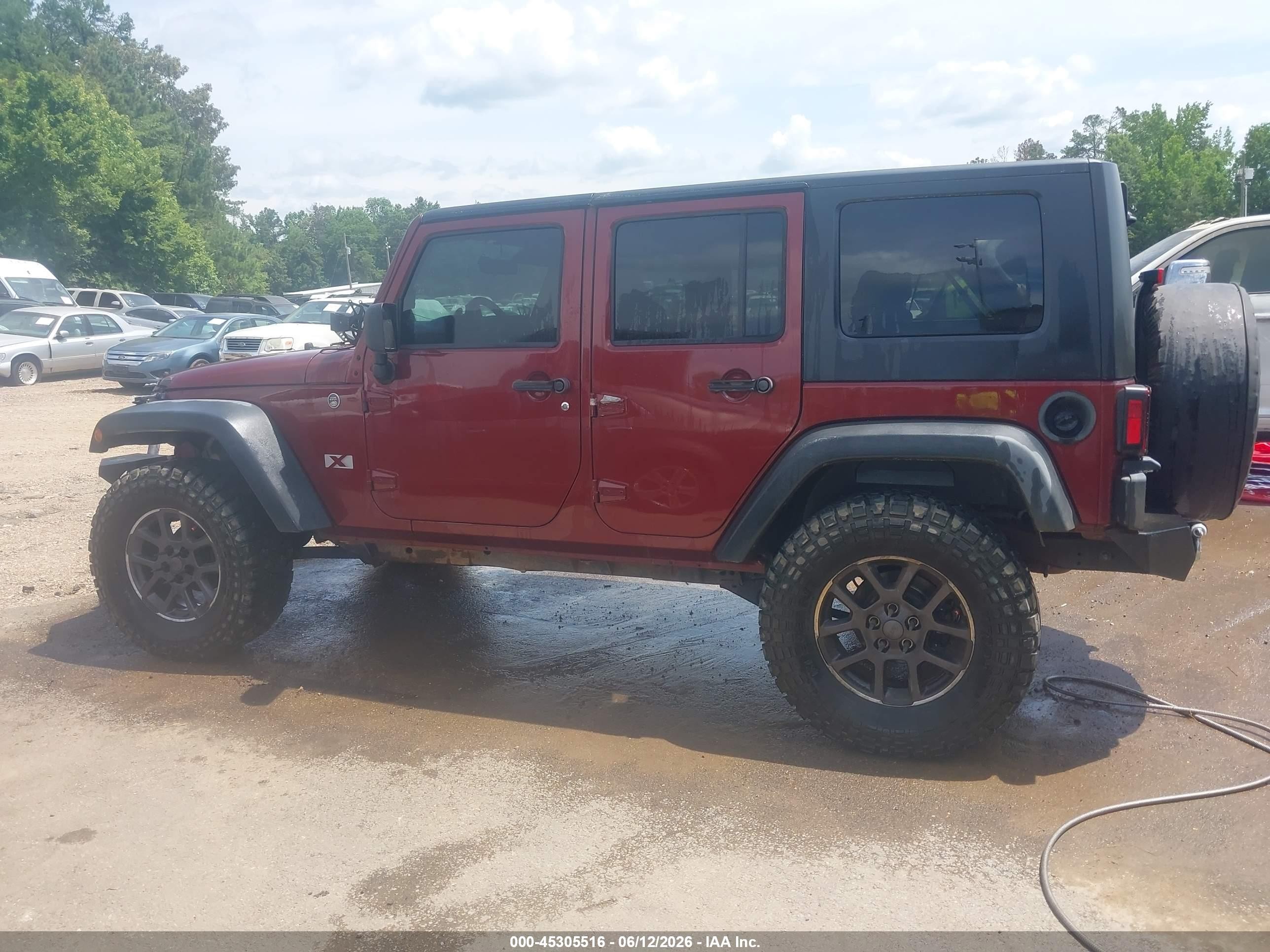 2008 Jeep Wrangler Unlimited X Бордовый vin: 1J4GA39108L585286