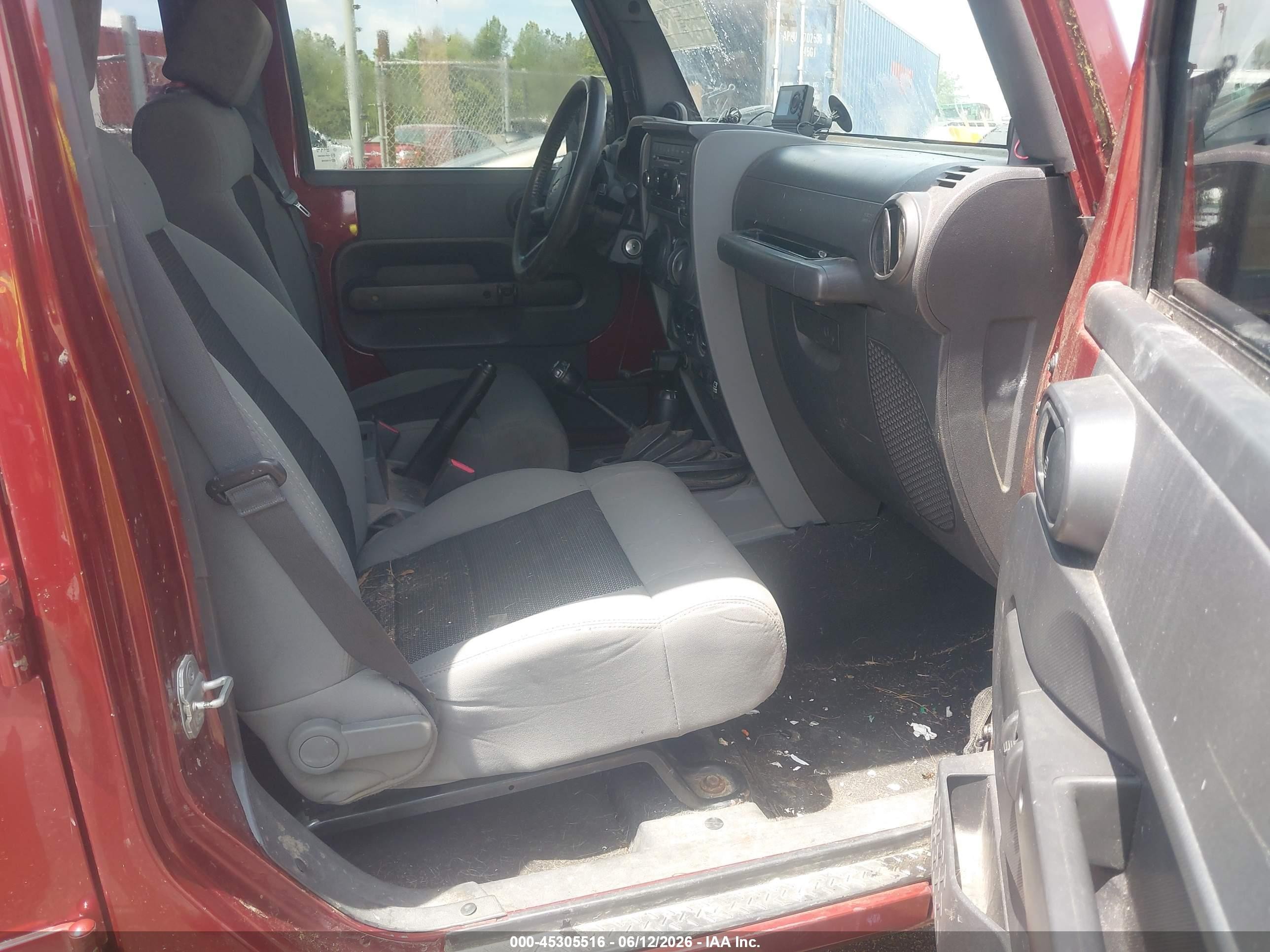 2008 Jeep Wrangler Unlimited X Бордовый vin: 1J4GA39108L585286