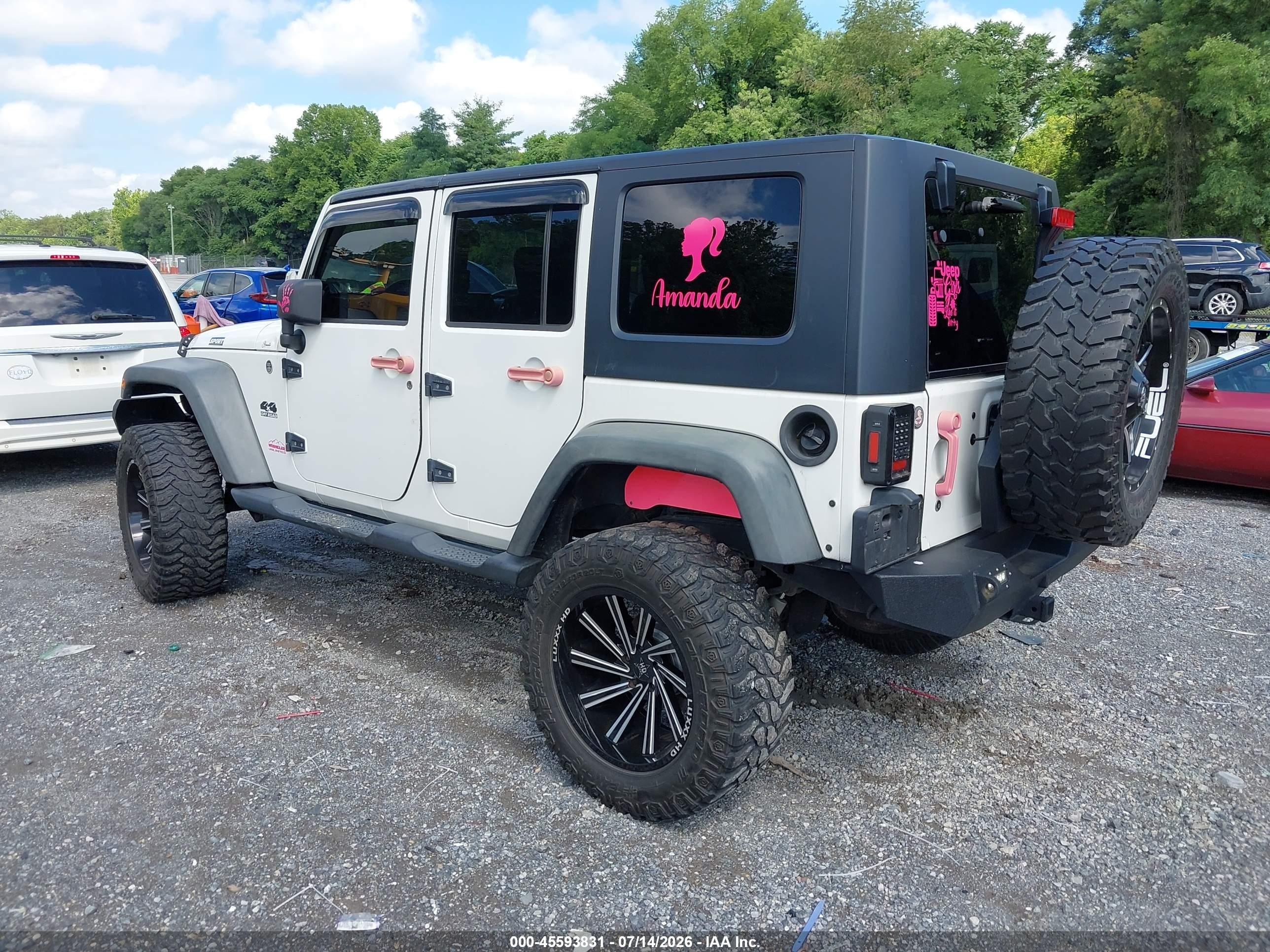 2009 Jeep Wrangler Unlimited X White vin: 1J4GA39109L705234