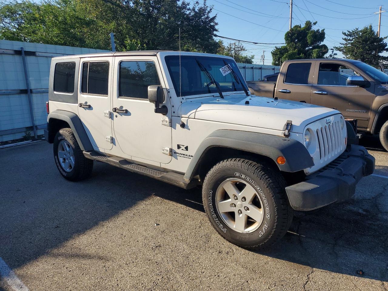 2008 Jeep Wrangler Unlimited X White vin: 1J4GA39118L543841