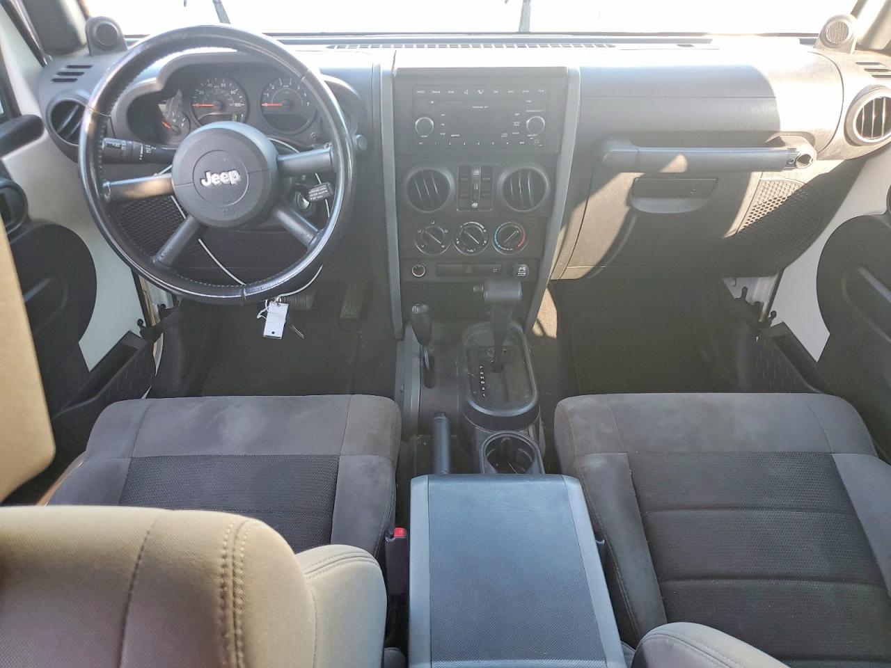 2008 Jeep Wrangler Unlimited X White vin: 1J4GA39118L543841