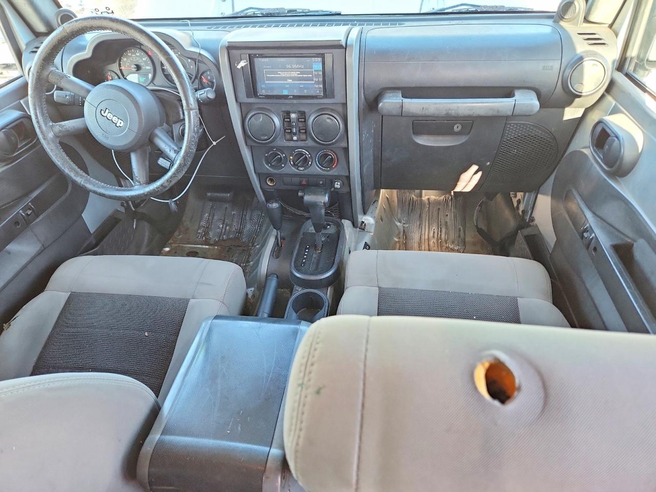 2009 Jeep Wrangler Unlimited X Серебряный vin: 1J4GA39119L730420