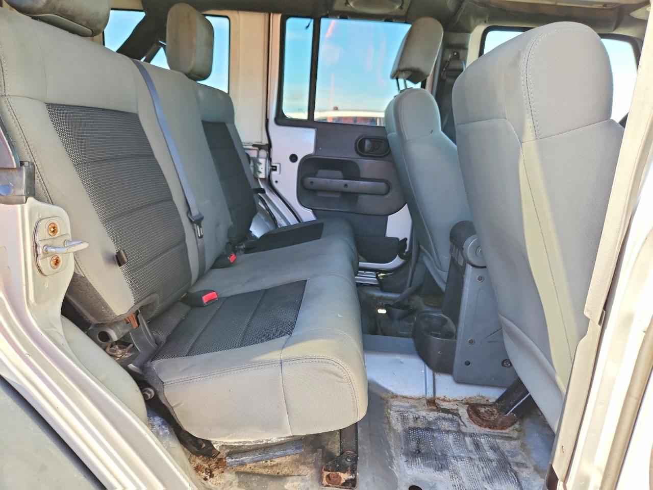 2009 Jeep Wrangler Unlimited X Серебряный vin: 1J4GA39119L730420