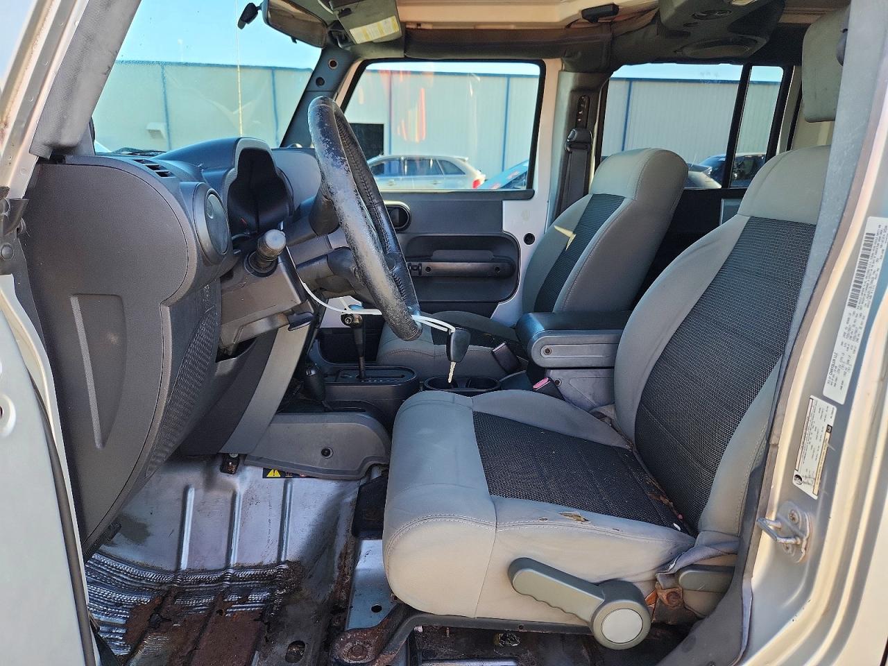 2009 Jeep Wrangler Unlimited X Серебряный vin: 1J4GA39119L730420