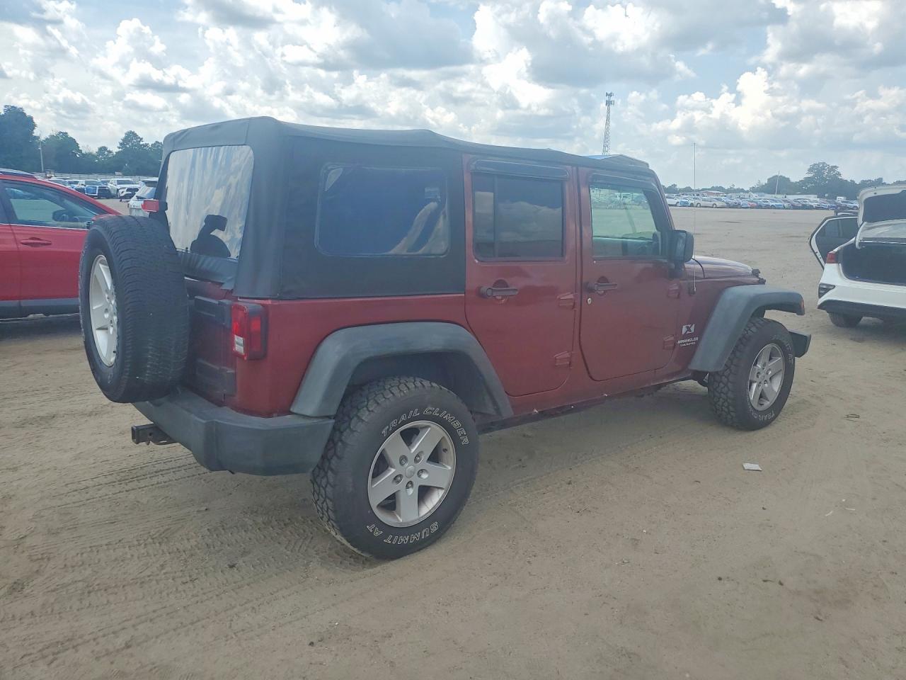 2008 Jeep Wrangler Unlimited X Темно-бордовый vin: 1J4GA39128L600385