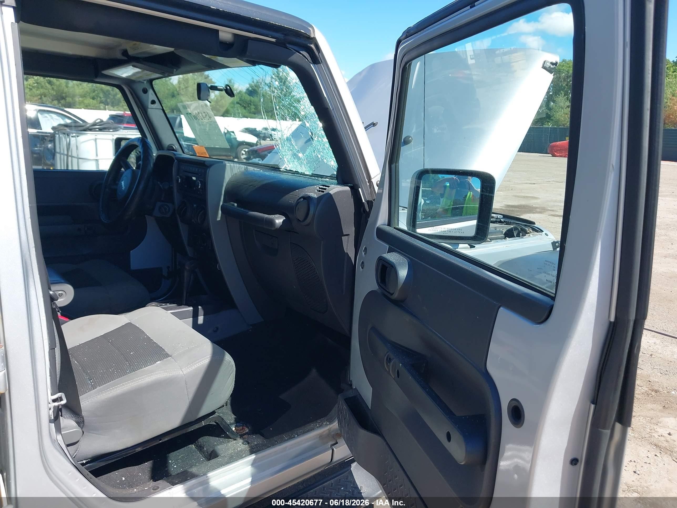 2008 Jeep Wrangler Unlimited X Silver vin: 1J4GA39138L527169