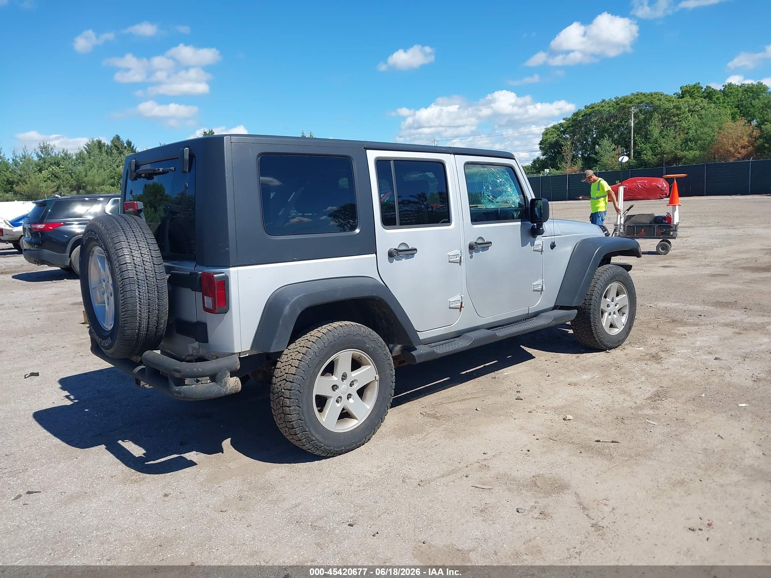 2008 Jeep Wrangler Unlimited X Silver vin: 1J4GA39138L527169