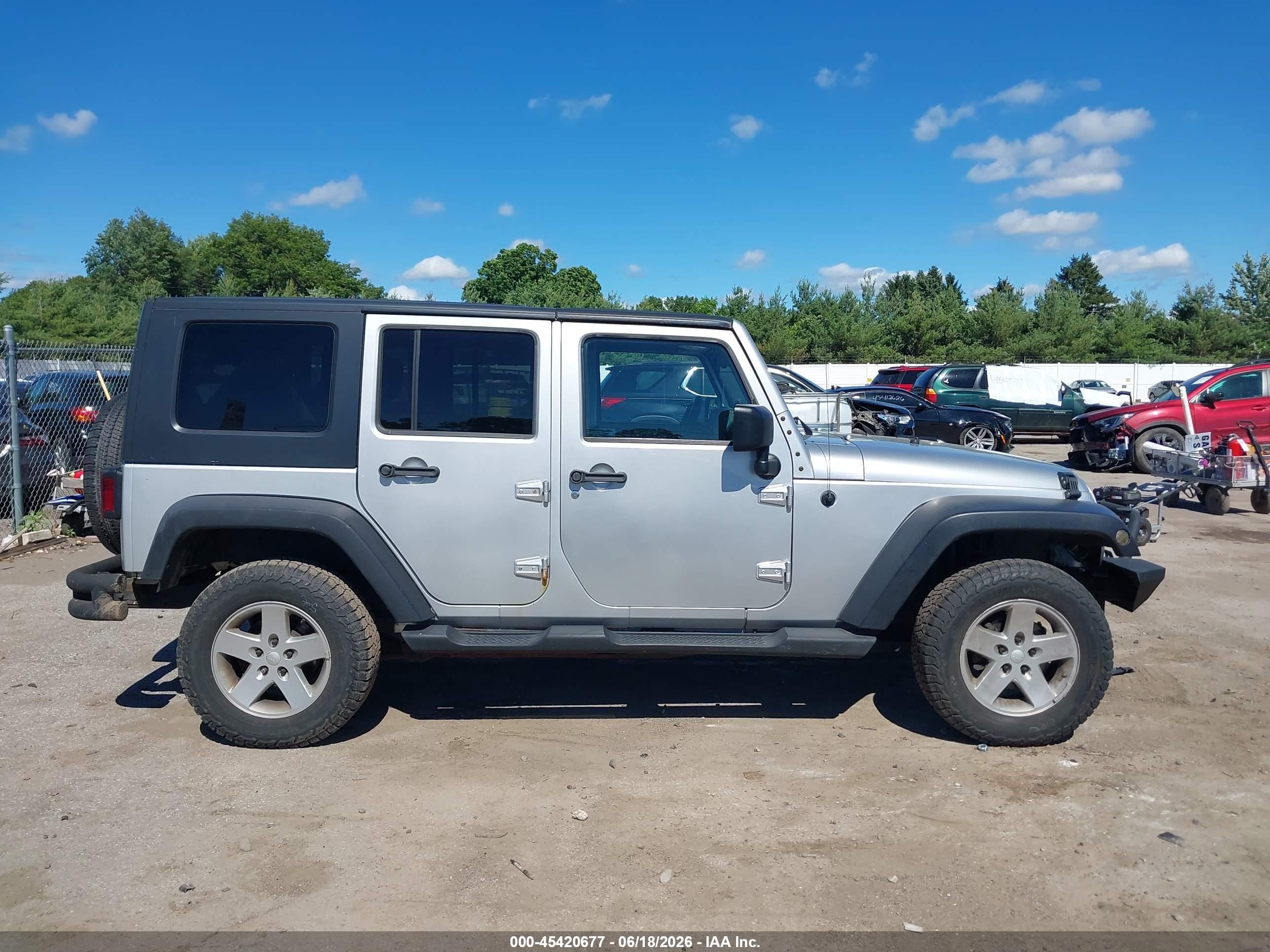 2008 Jeep Wrangler Unlimited X Silver vin: 1J4GA39138L527169