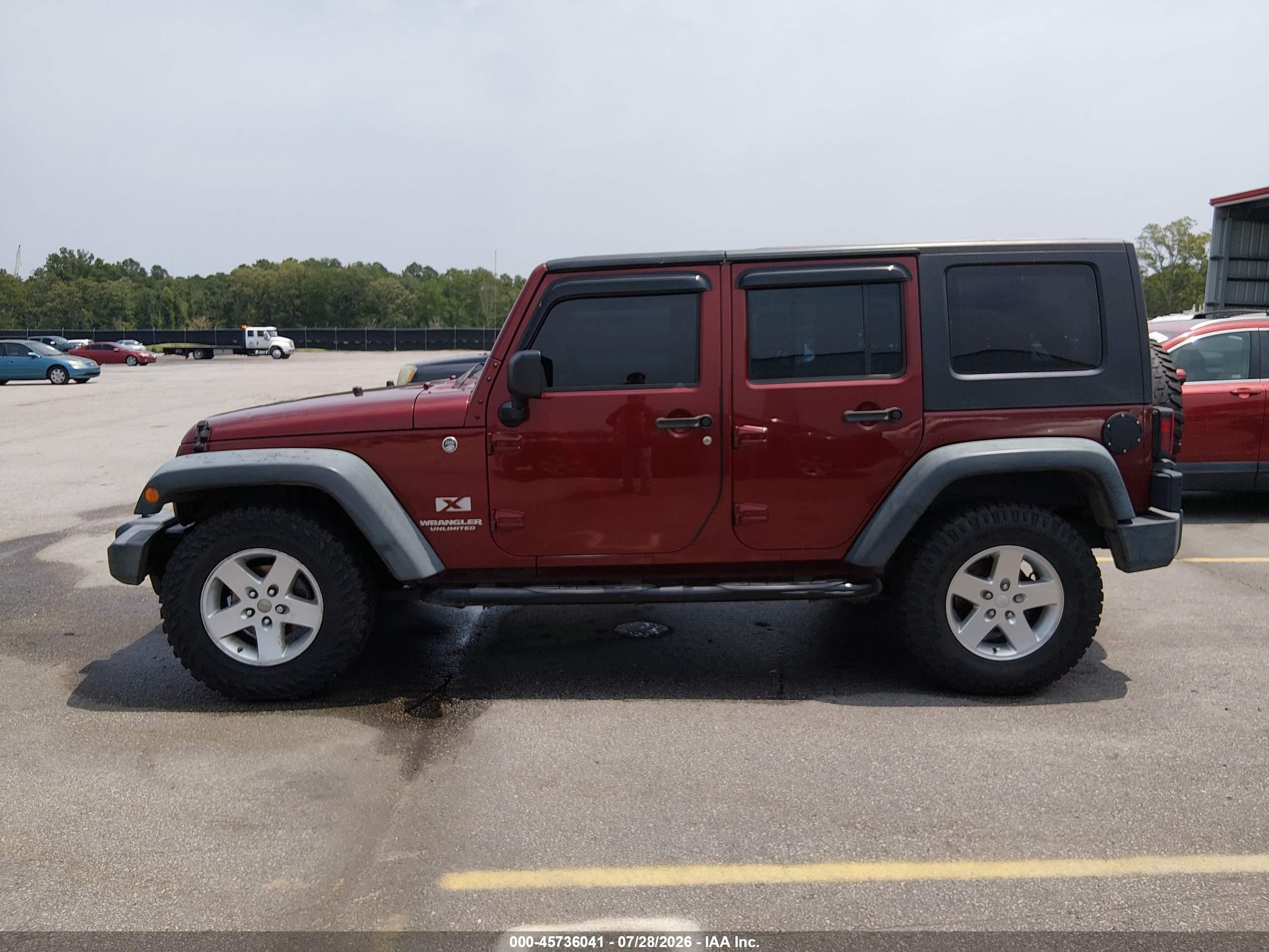 2008 Jeep Wrangler Unlimited X Burgundy vin: 1J4GA39138L541735