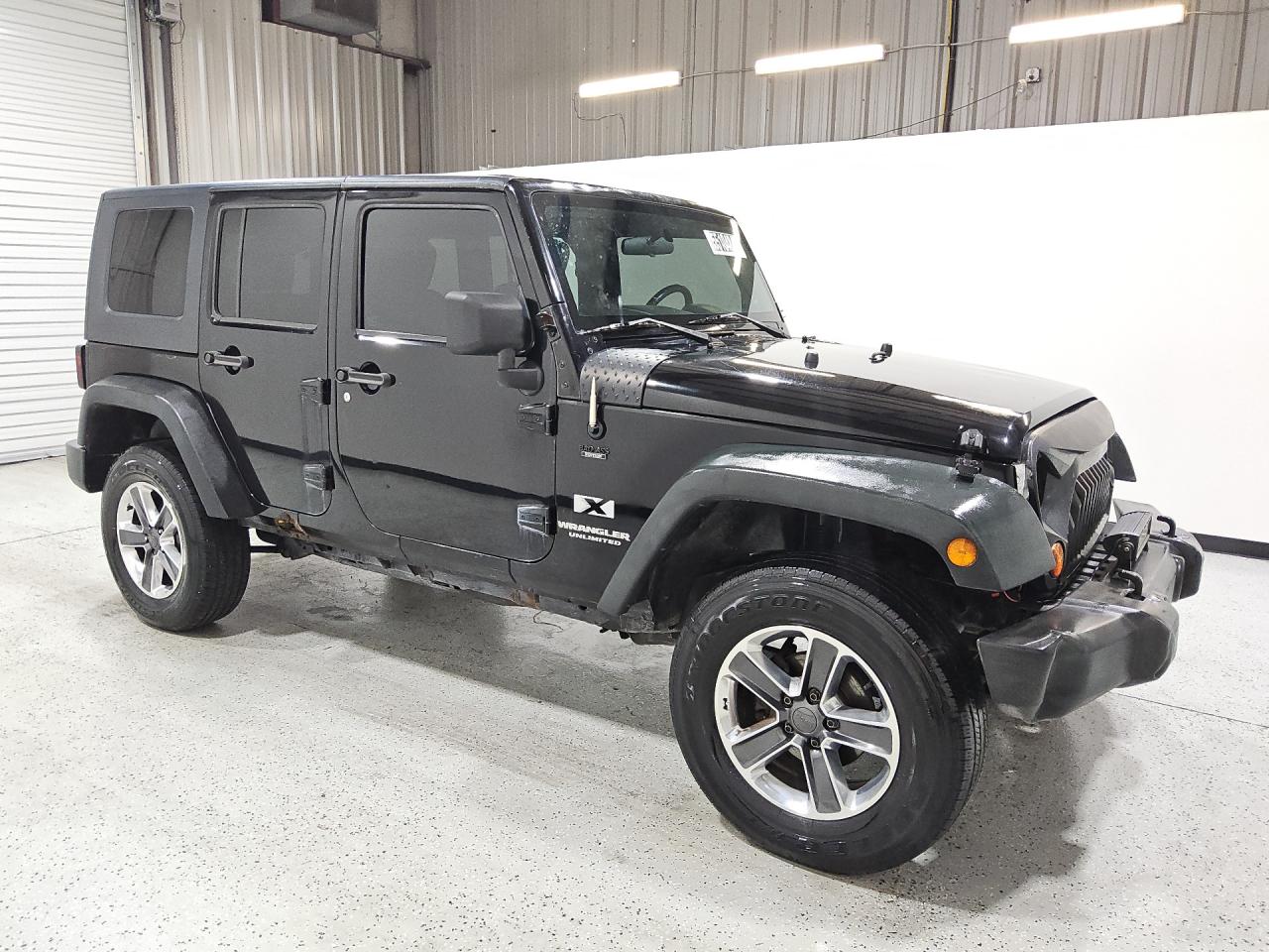 2009 Jeep Wrangler Unlimited X Черный vin: 1J4GA39139L720830 Damage: Right Rear Tire, Worn, Replacement Required