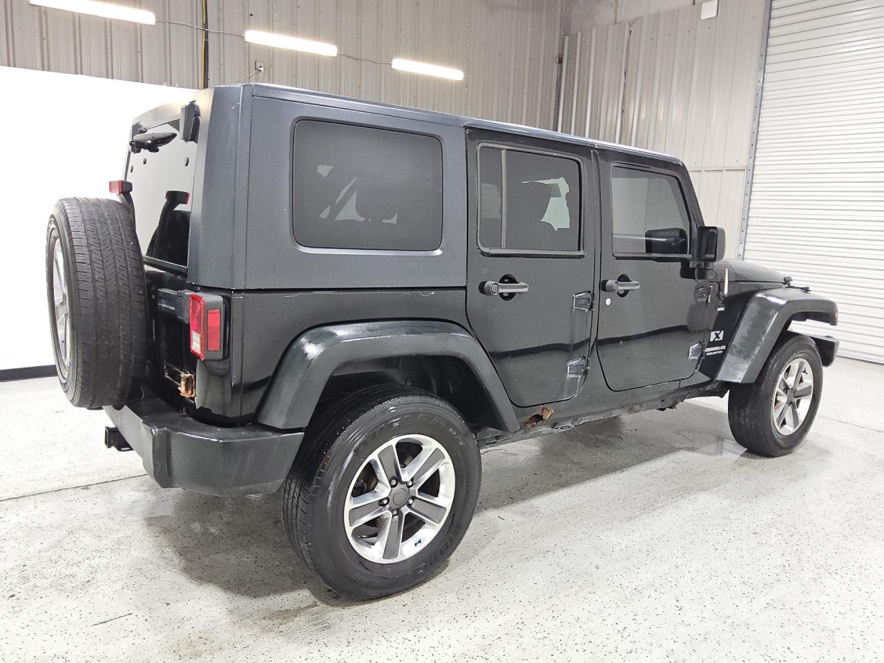 2009 Jeep Wrangler Unlimited X Черный vin: 1J4GA39139L720830 Damage: Right C Pillar, Rust, Naaa Acceptable