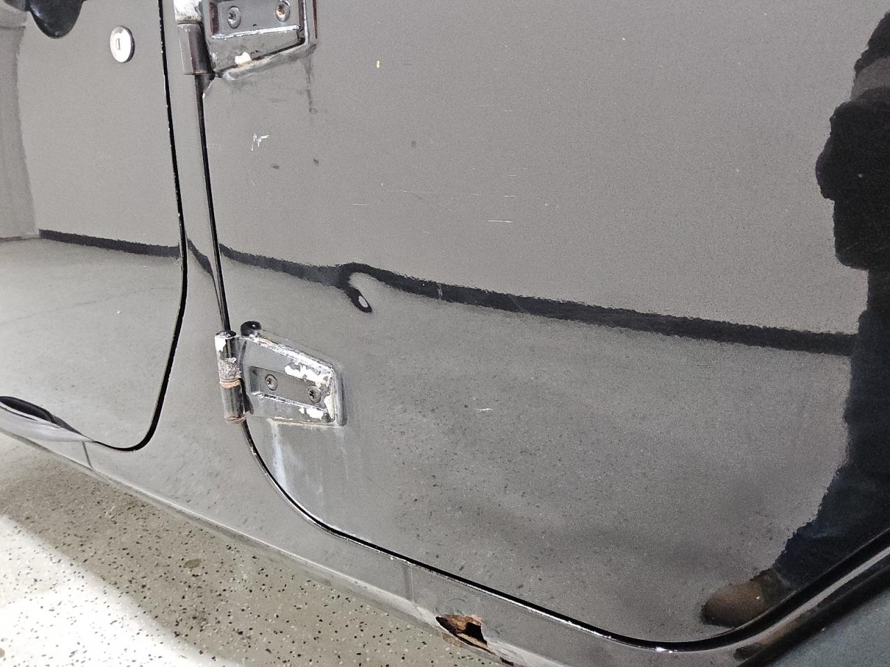 2009 Jeep Wrangler Unlimited X Черный vin: 1J4GA39139L720830 Damage: Left Rear Door, Dent(S) W/No Paint Dmg, 1 To 2 Inches