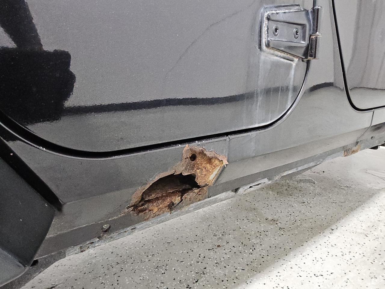 2009 Jeep Wrangler Unlimited X Черный vin: 1J4GA39139L720830 Damage: Right Rocker Panel, Rust, Severe Damage