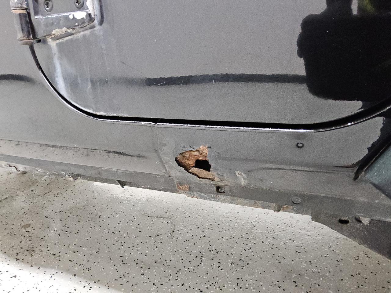 2009 Jeep Wrangler Unlimited X Черный vin: 1J4GA39139L720830 Damage: Left Rocker Panel, Rust, Severe Damage