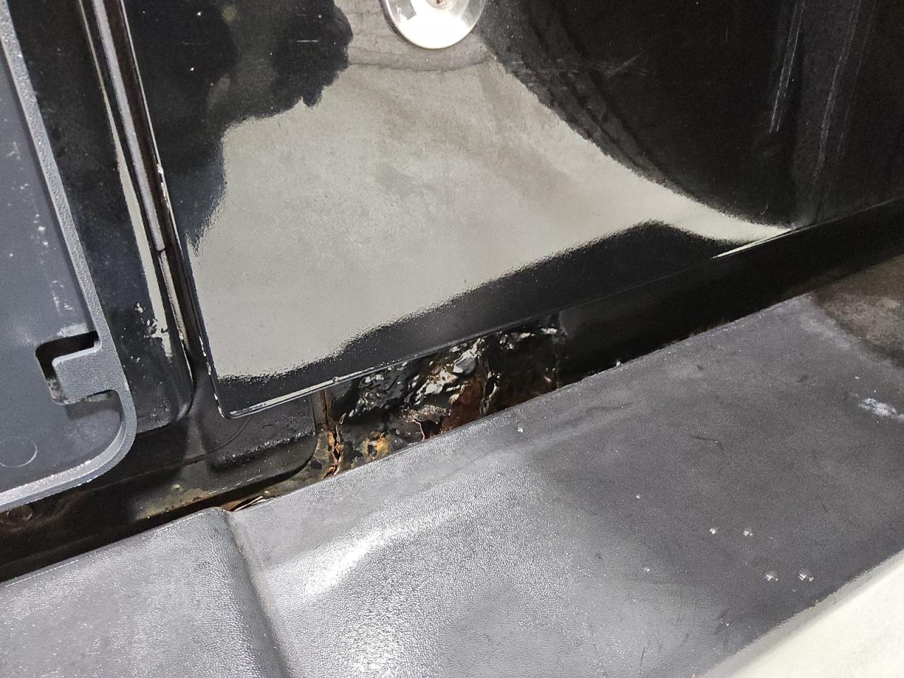2009 Jeep Wrangler Unlimited X Черный vin: 1J4GA39139L720830 Damage: Rear Body Panel Structure, Rust, Severe Damage