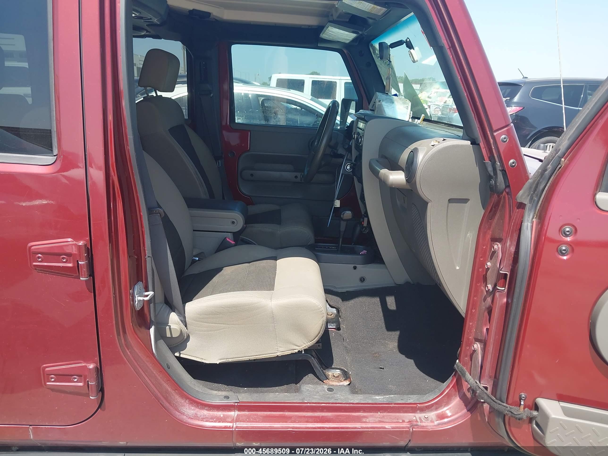 2009 Jeep Wrangler Unlimited X Burgundy vin: 1J4GA39139L730323