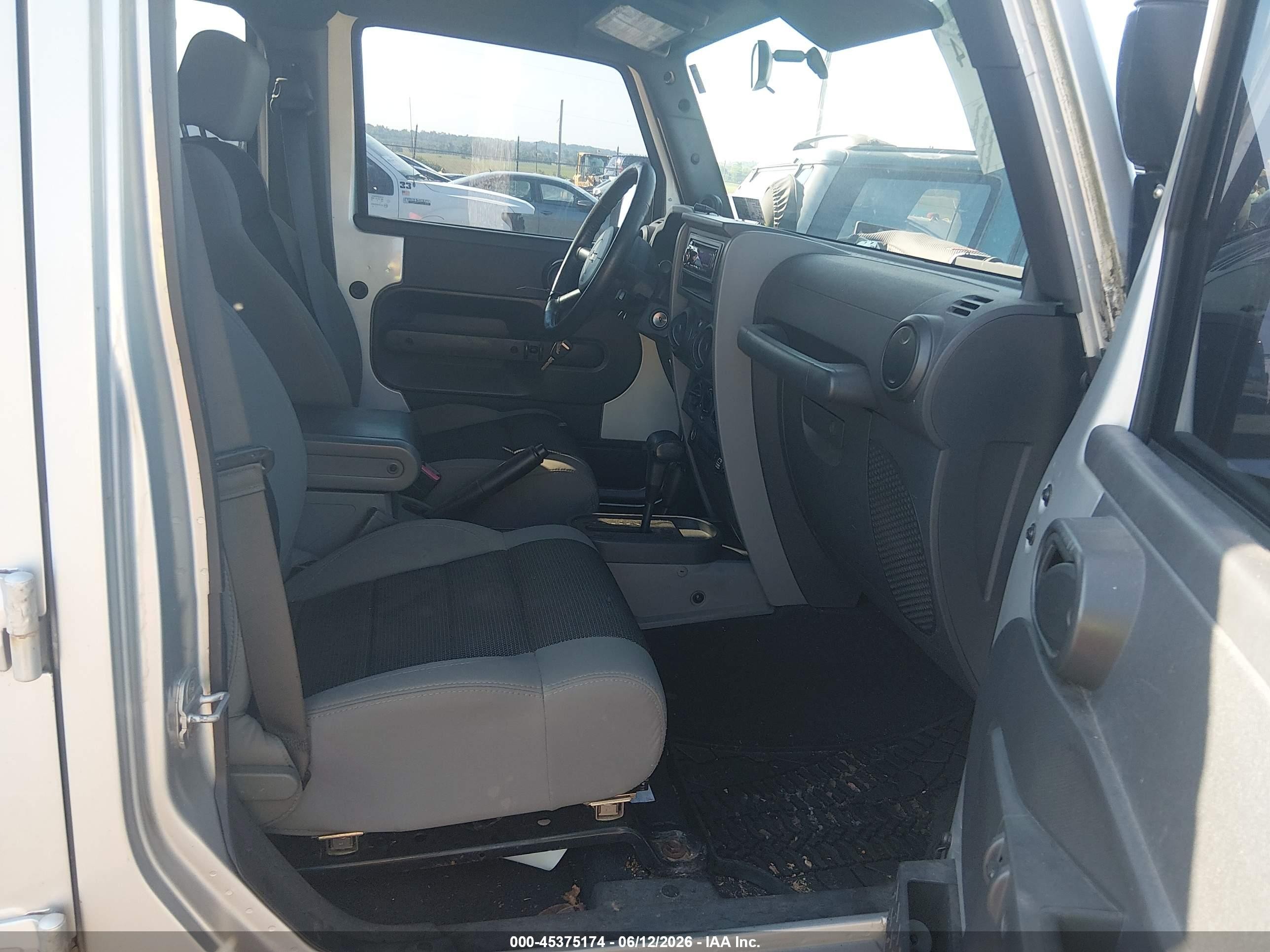 2007 Jeep Wrangler Unlimited X Серебряный vin: 1J4GA39157L151931