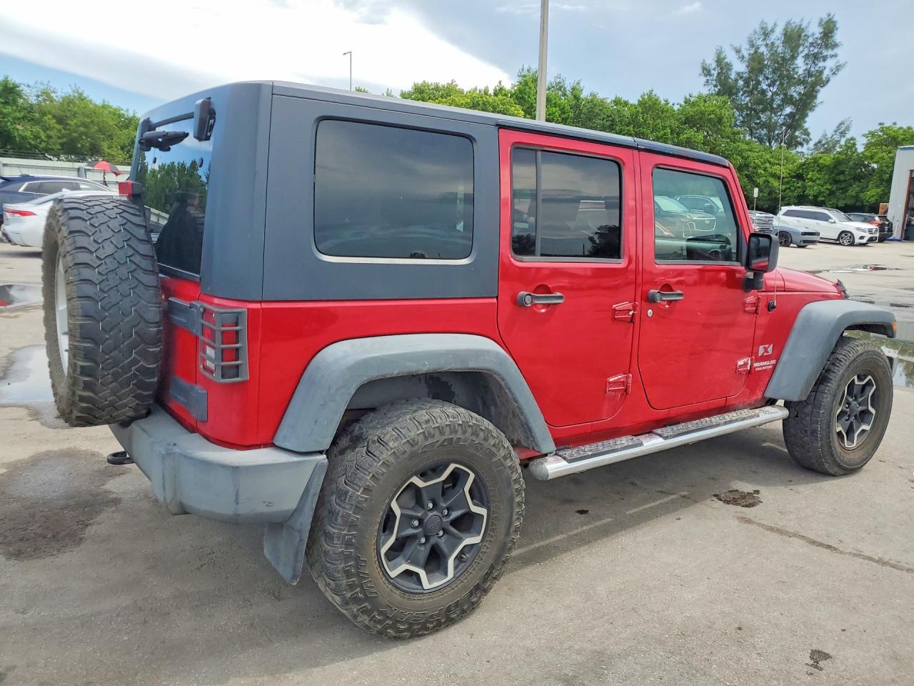 2008 Jeep Wrangler Unlimited X Red vin: 1J4GA39158L636278