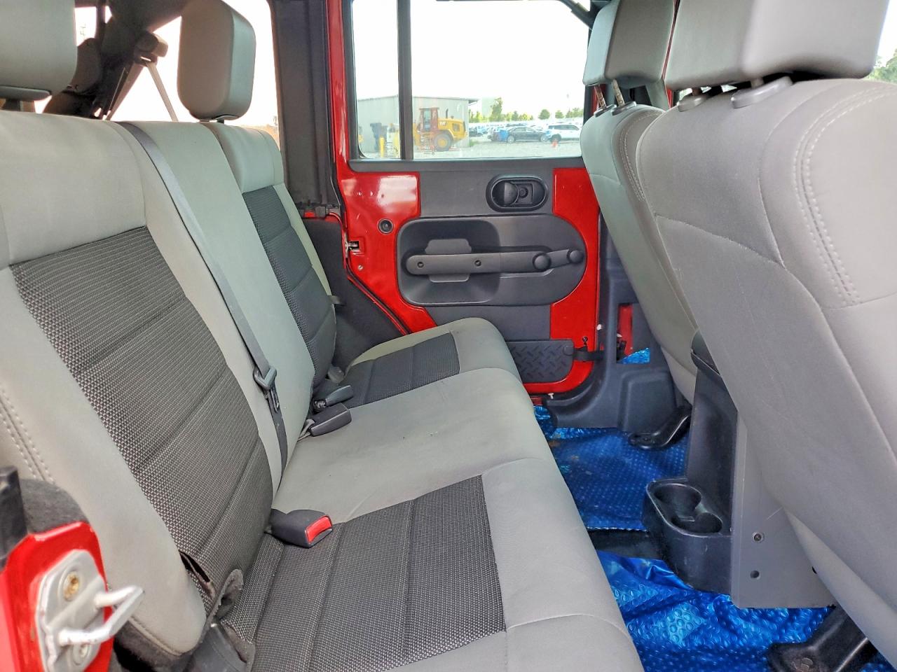 2009 Jeep Wrangler Unlimited X Red vin: 1J4GA39159L708100