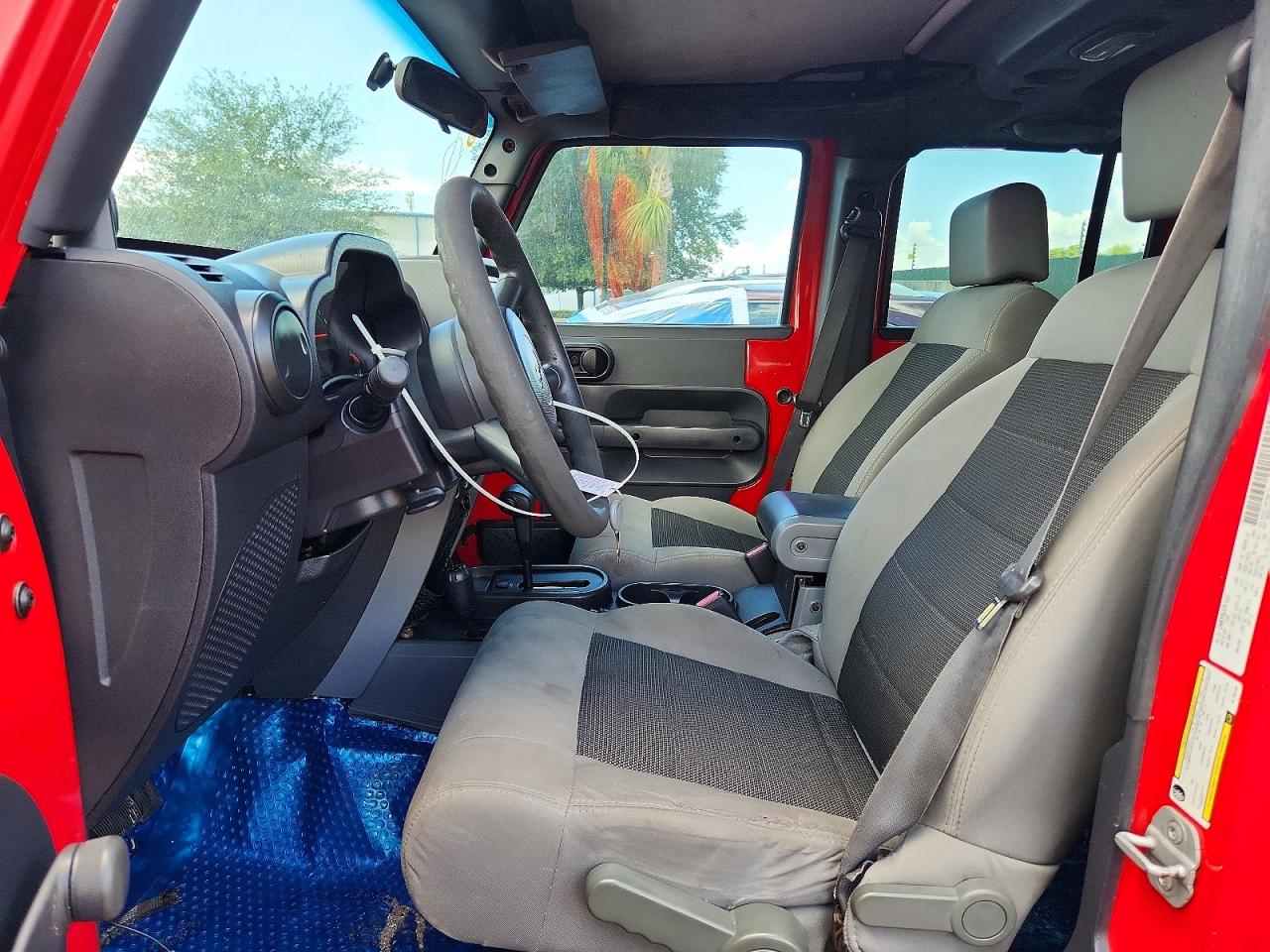 2009 Jeep Wrangler Unlimited X Red vin: 1J4GA39159L708100