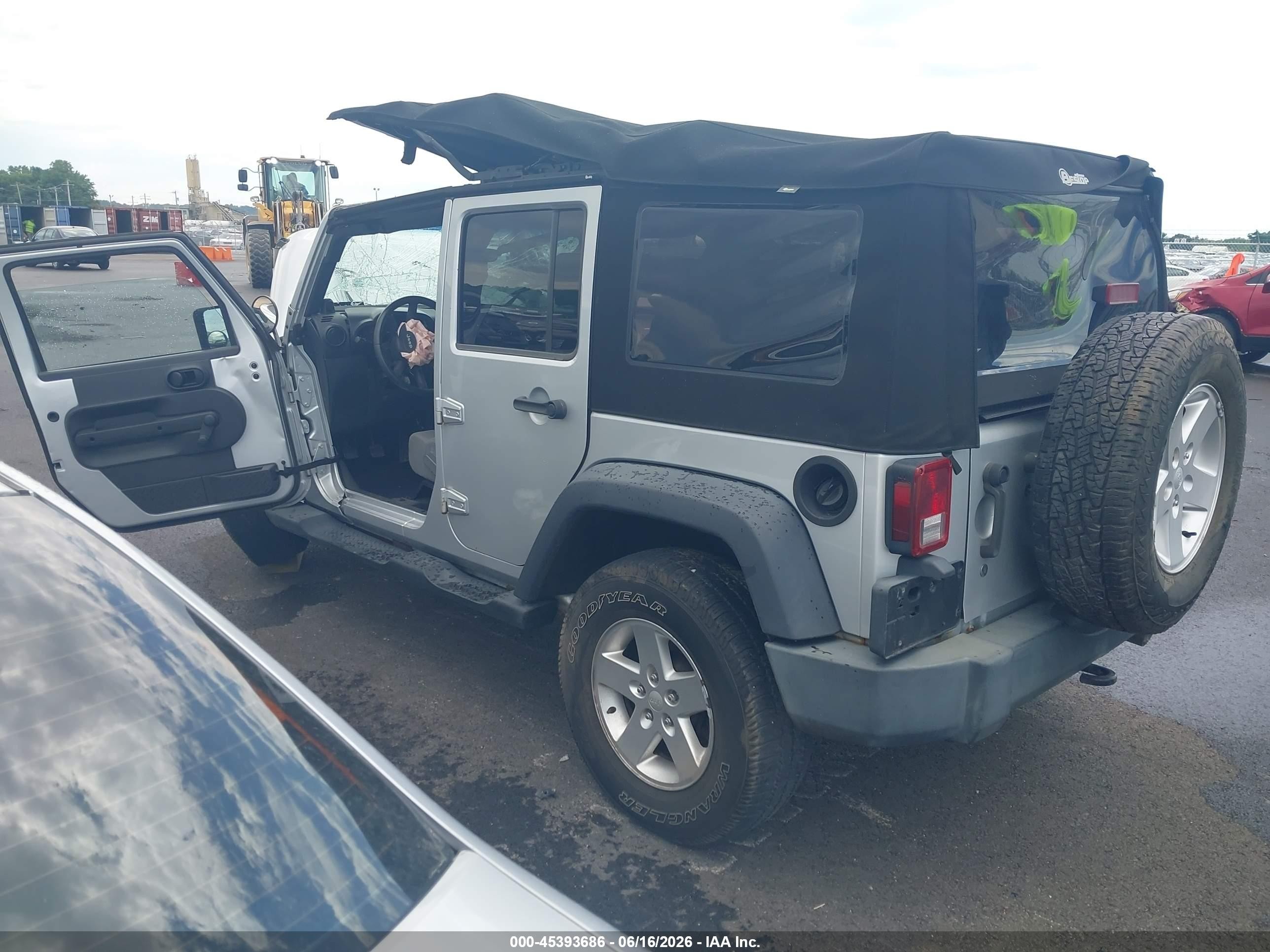 2007 Jeep Wrangler Unlimited X White vin: 1J4GA39167L148018