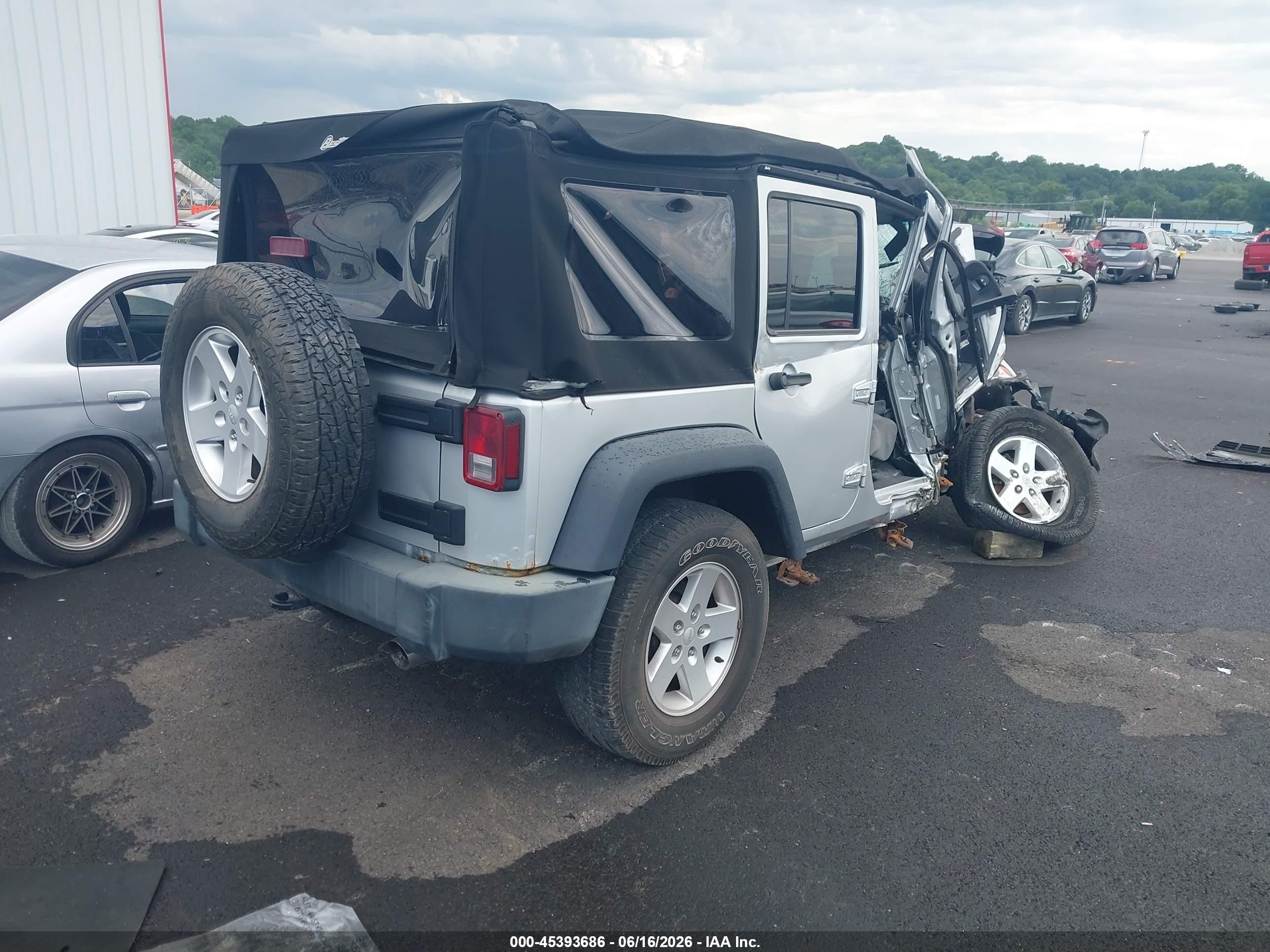 2007 Jeep Wrangler Unlimited X White vin: 1J4GA39167L148018