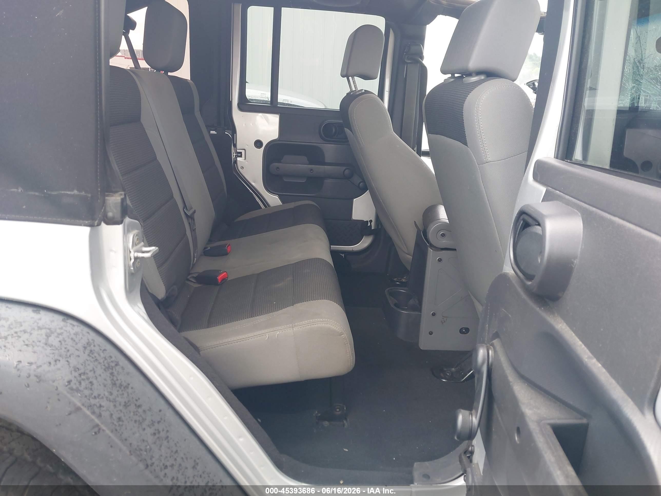 2007 Jeep Wrangler Unlimited X White vin: 1J4GA39167L148018