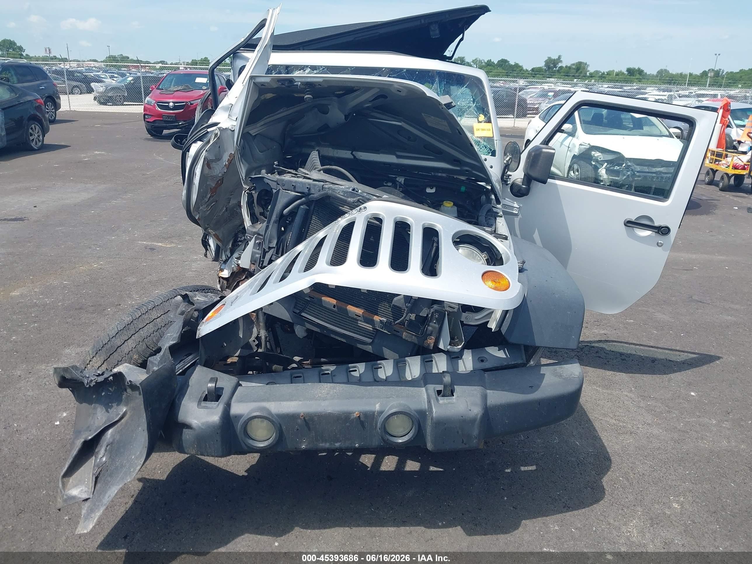 2007 Jeep Wrangler Unlimited X White vin: 1J4GA39167L148018