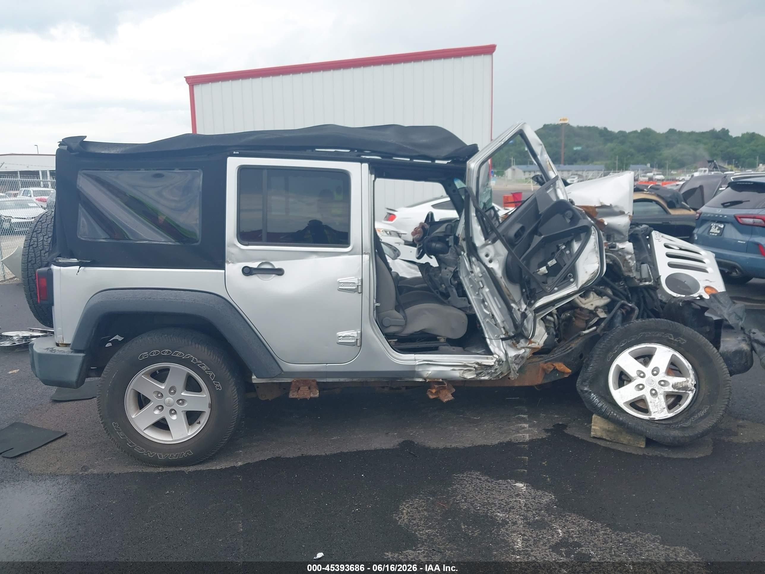 2007 Jeep Wrangler Unlimited X White vin: 1J4GA39167L148018