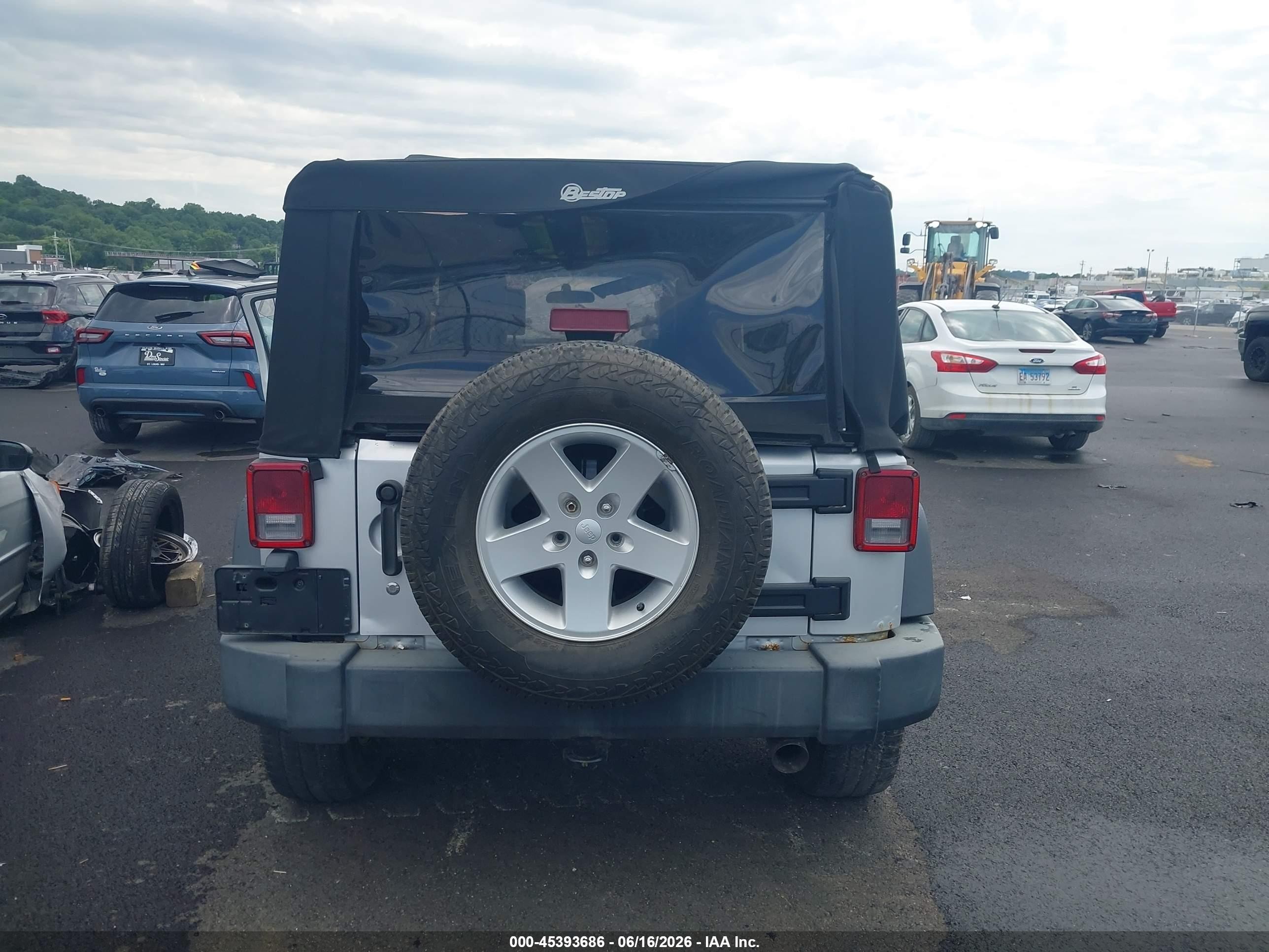 2007 Jeep Wrangler Unlimited X White vin: 1J4GA39167L148018
