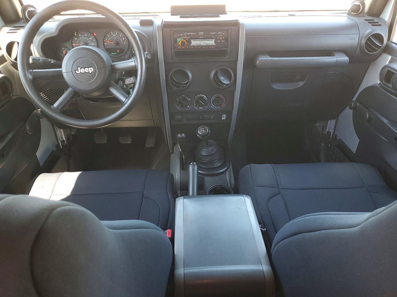 2008 Jeep Wrangler Unlimited X Серебряный vin: 1J4GA39168L616427