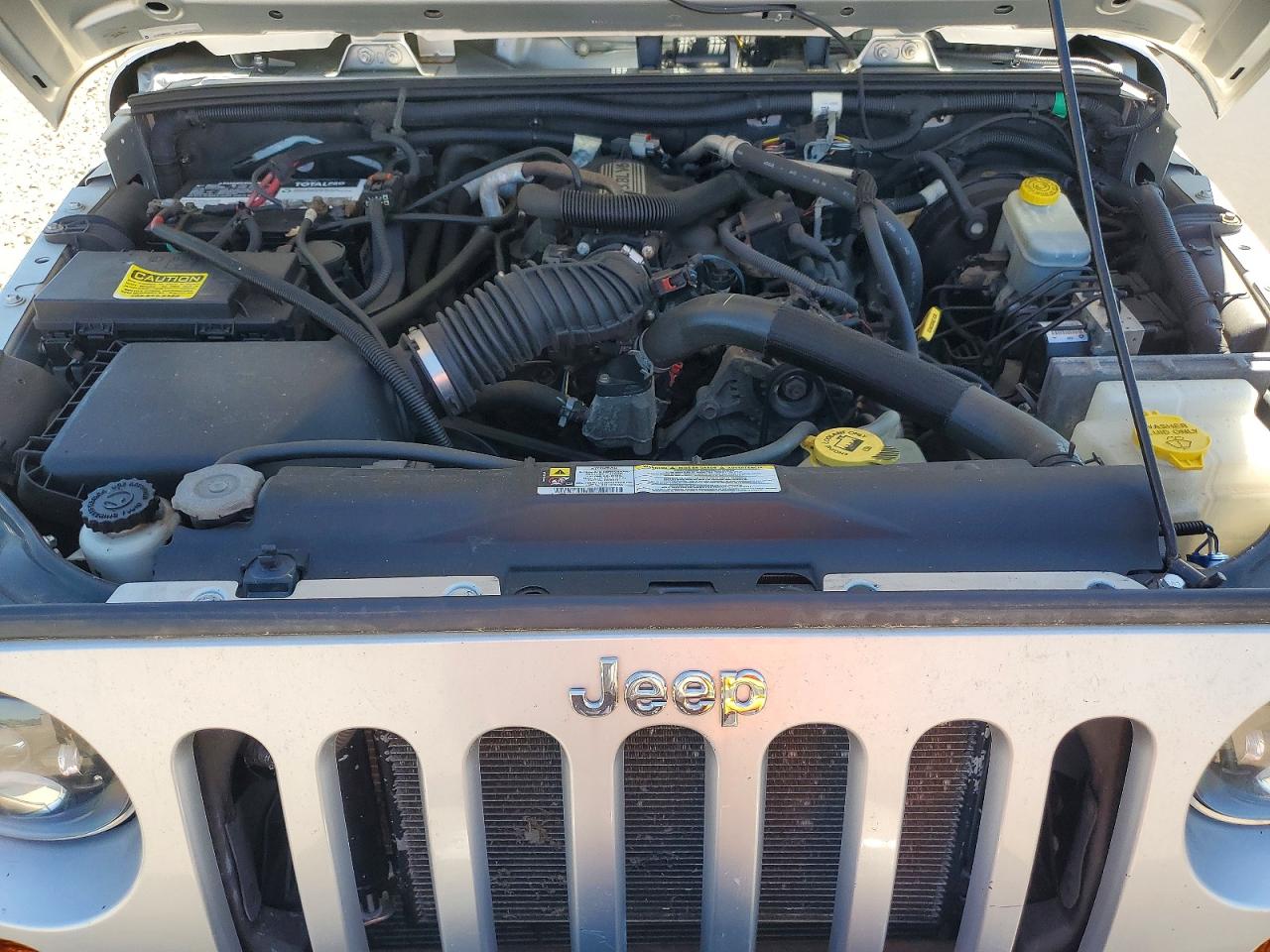 2008 Jeep Wrangler Unlimited X Серебряный vin: 1J4GA39168L616427