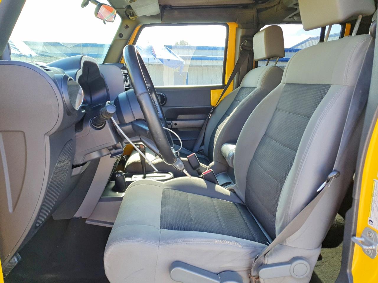 2009 Jeep Wrangler Unlimited X Yellow vin: 1J4GA39169L700197
