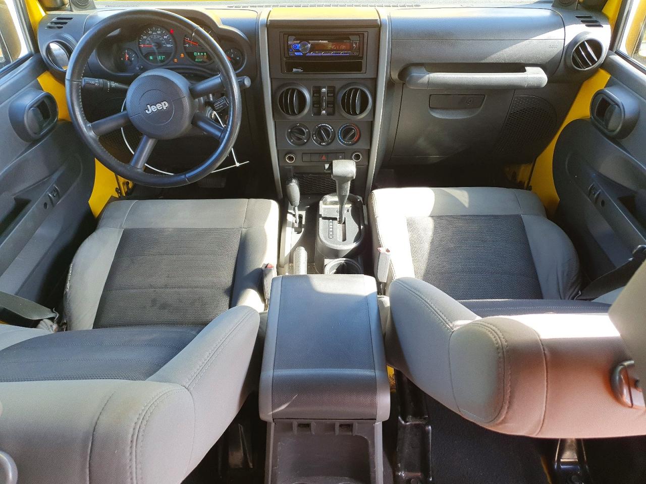 2009 Jeep Wrangler Unlimited X Yellow vin: 1J4GA39169L700197