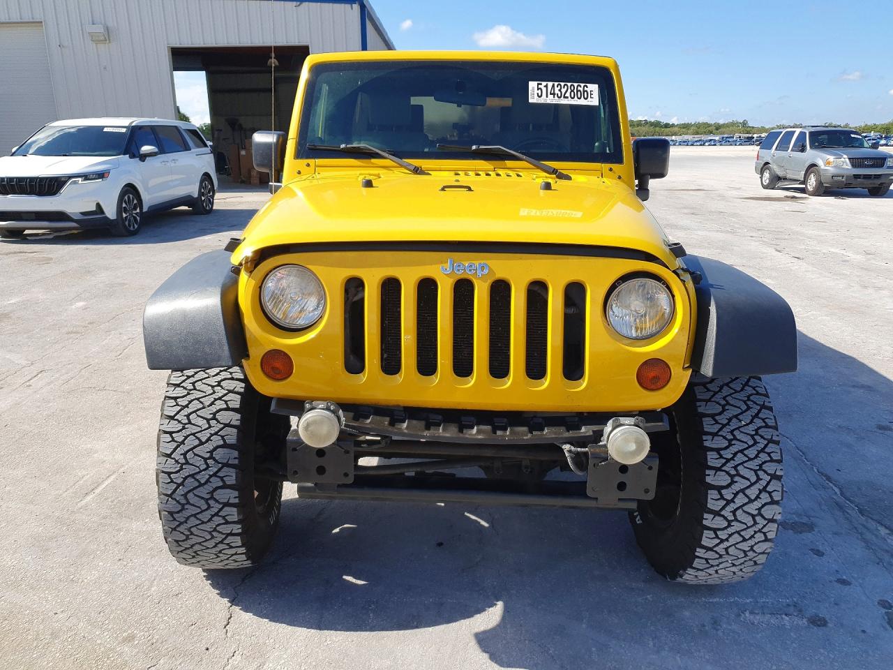 2009 Jeep Wrangler Unlimited X Yellow vin: 1J4GA39169L700197