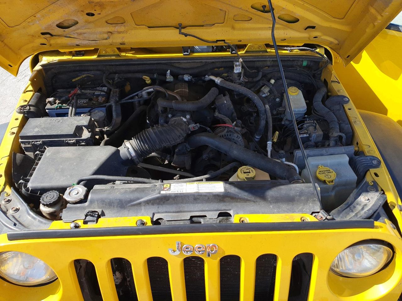 2009 Jeep Wrangler Unlimited X Yellow vin: 1J4GA39169L700197