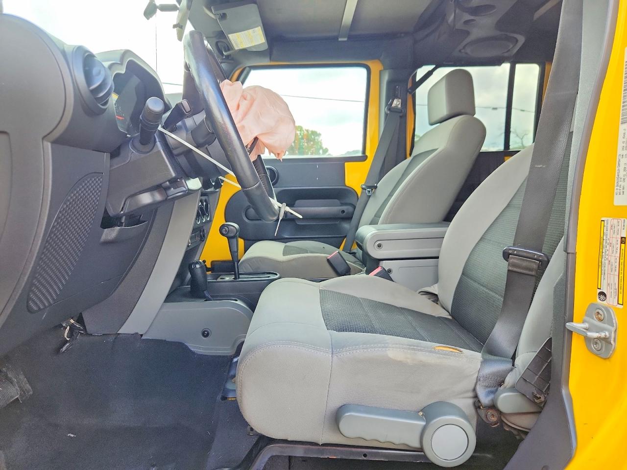 2008 Jeep Wrangler Unlimited X Yellow vin: 1J4GA39178L501500