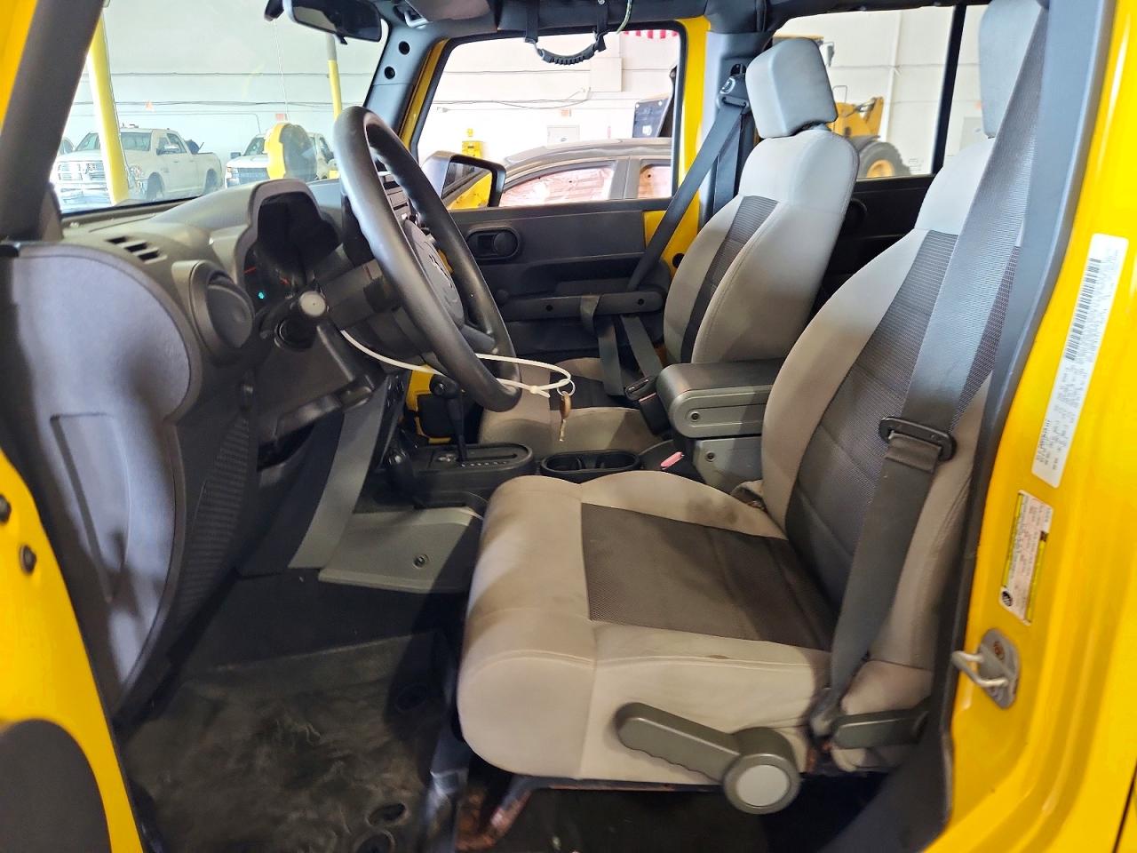 2008 Jeep Wrangler Unlimited X Yellow vin: 1J4GA39178L557873