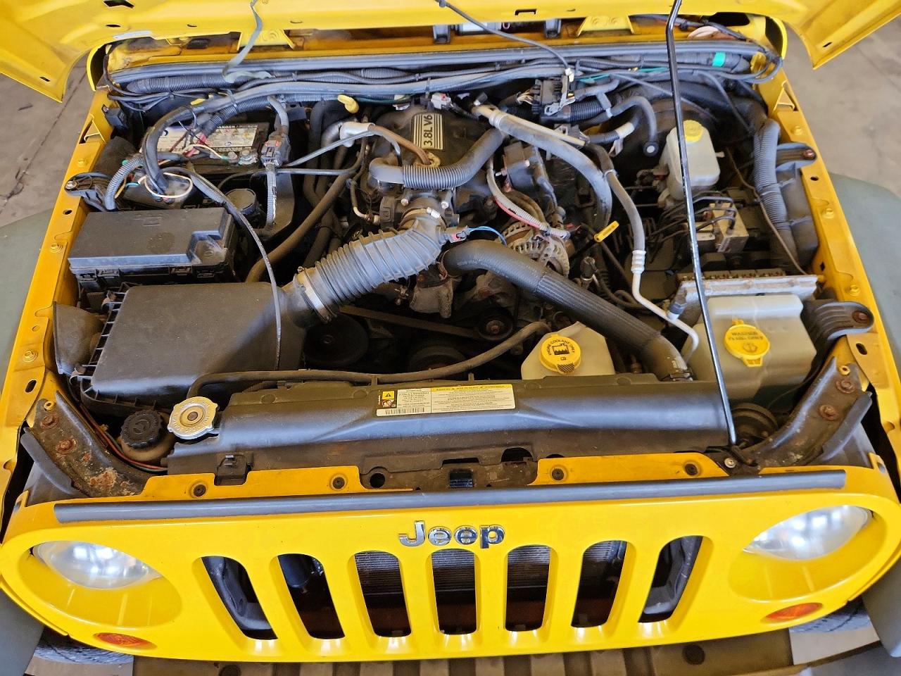 2008 Jeep Wrangler Unlimited X Yellow vin: 1J4GA39178L557873
