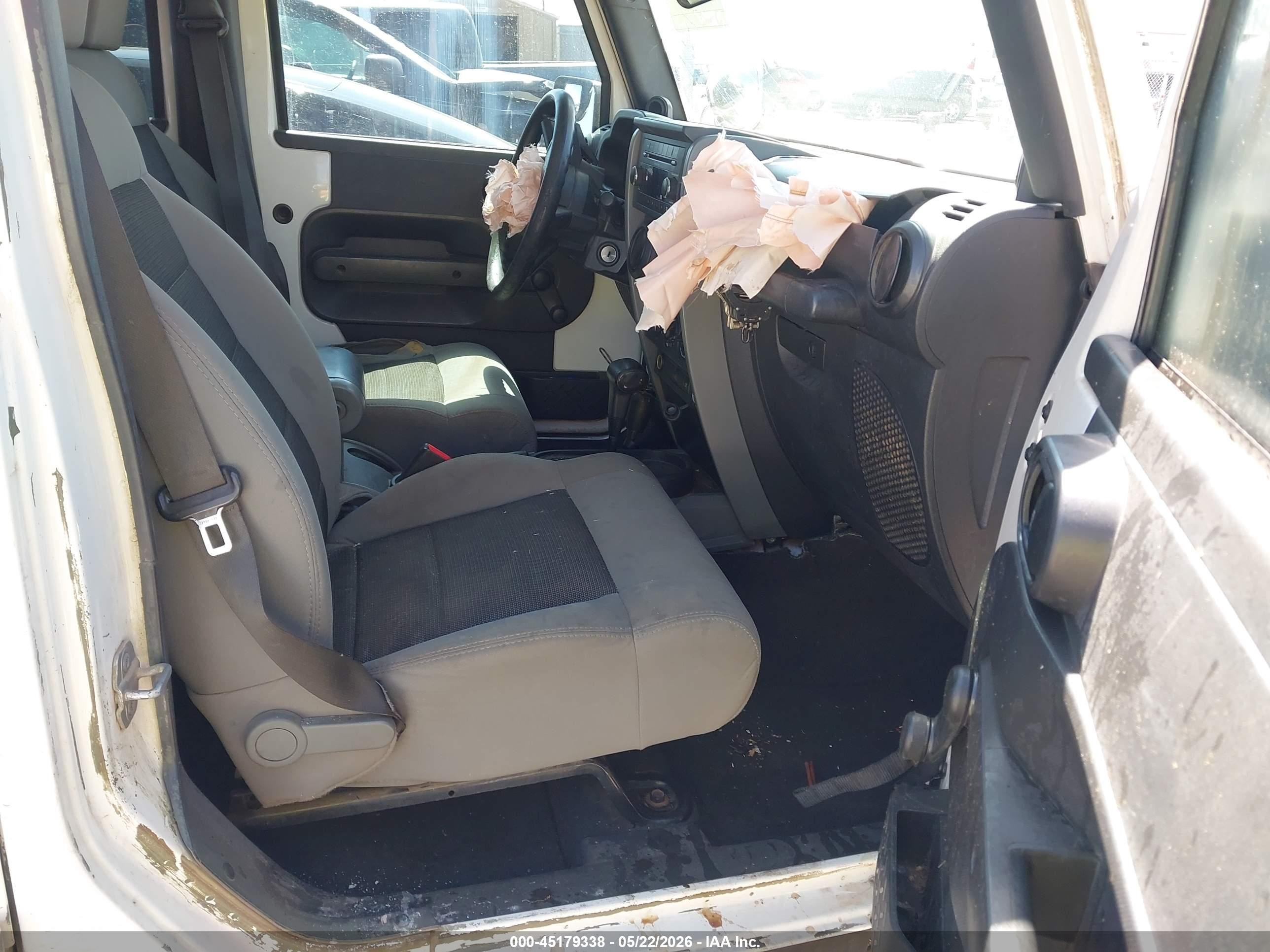 2008 Jeep Wrangler Unlimited X White vin: 1J4GA39178L647797