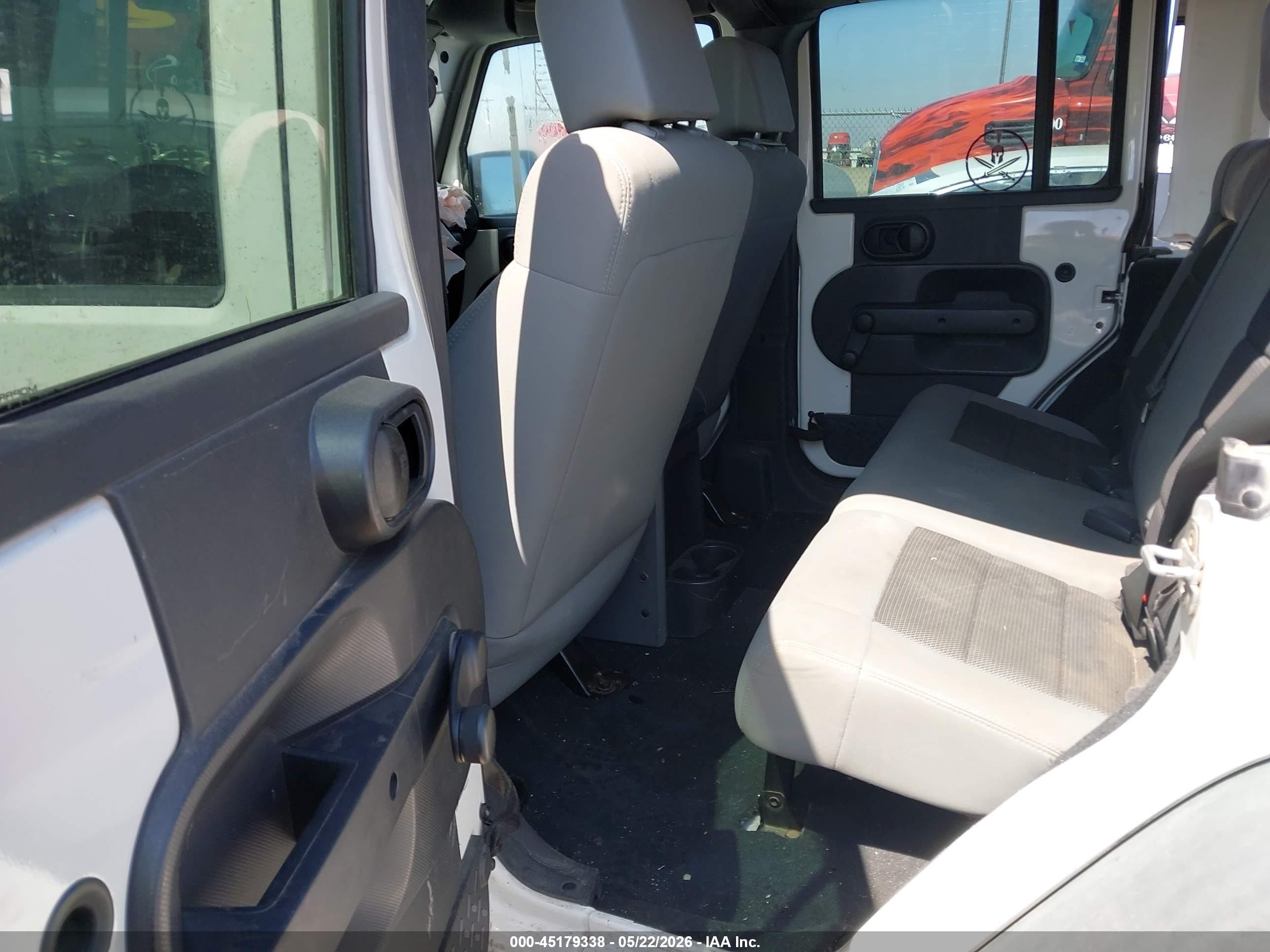 2008 Jeep Wrangler Unlimited X White vin: 1J4GA39178L647797