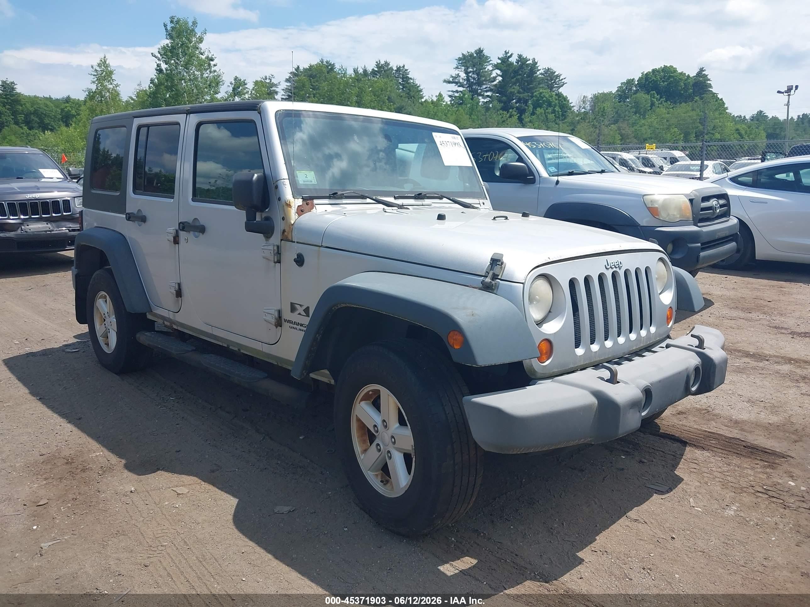 2008 Jeep Wrangler Unlimited X Silver vin: 1J4GA39188L501652