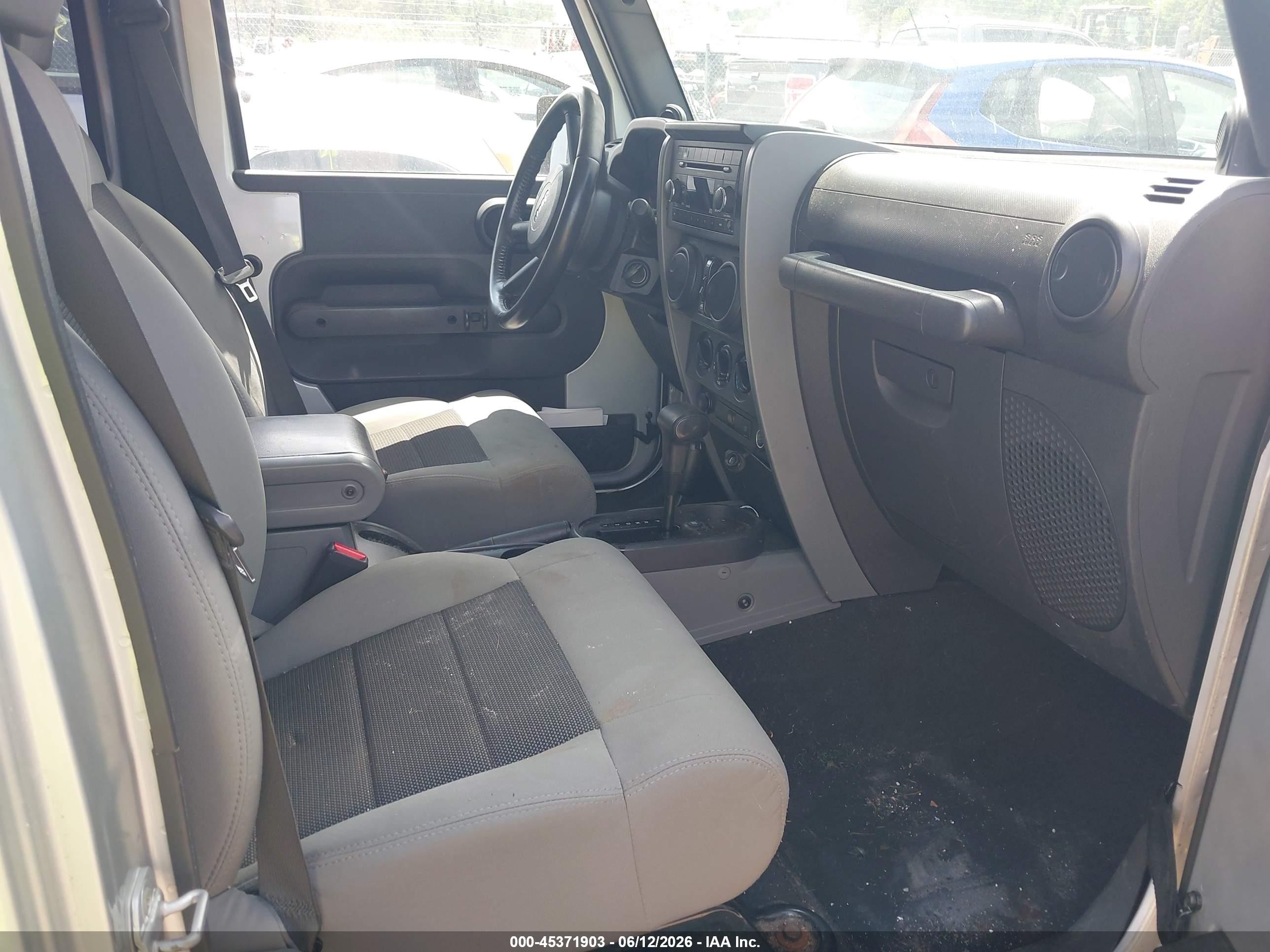 2008 Jeep Wrangler Unlimited X Silver vin: 1J4GA39188L501652
